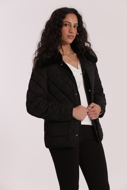 PIUMINO CORTO CON COLLO EFFETTO PELLICCIA CON CINTURA