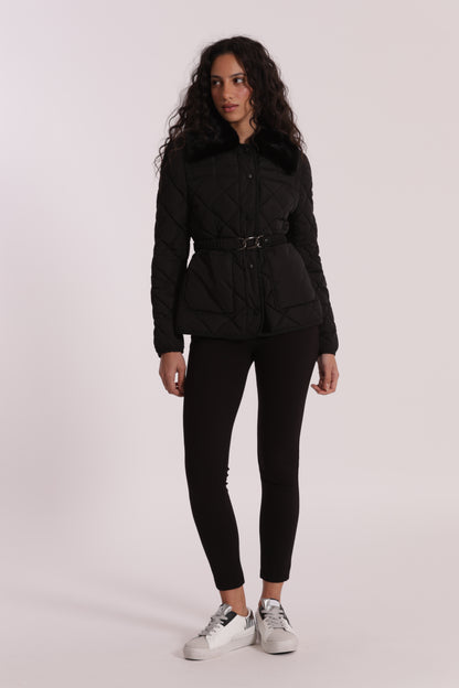 PIUMINO CORTO CON COLLO EFFETTO PELLICCIA CON CINTURA