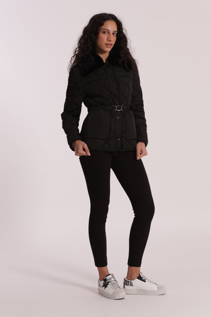 PIUMINO CORTO CON COLLO EFFETTO PELLICCIA CON CINTURA