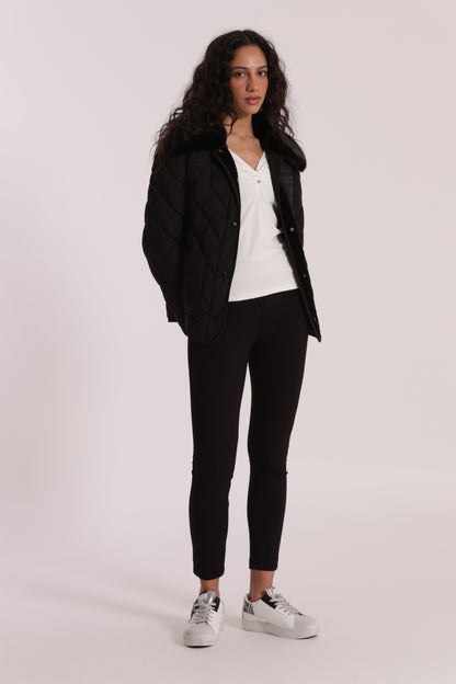 PIUMINO CORTO CON COLLO EFFETTO PELLICCIA CON CINTURA