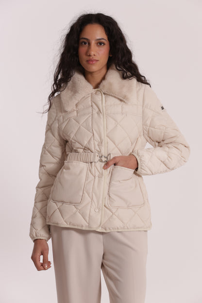PIUMINO CORTO CON COLLO EFFETTO PELLICCIA CON CINTURA