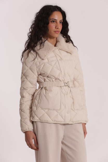 PIUMINO CORTO CON COLLO EFFETTO PELLICCIA CON CINTURA