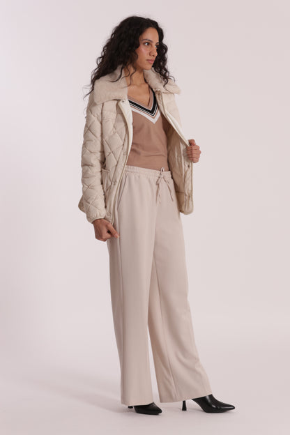 PIUMINO CORTO CON COLLO EFFETTO PELLICCIA CON CINTURA