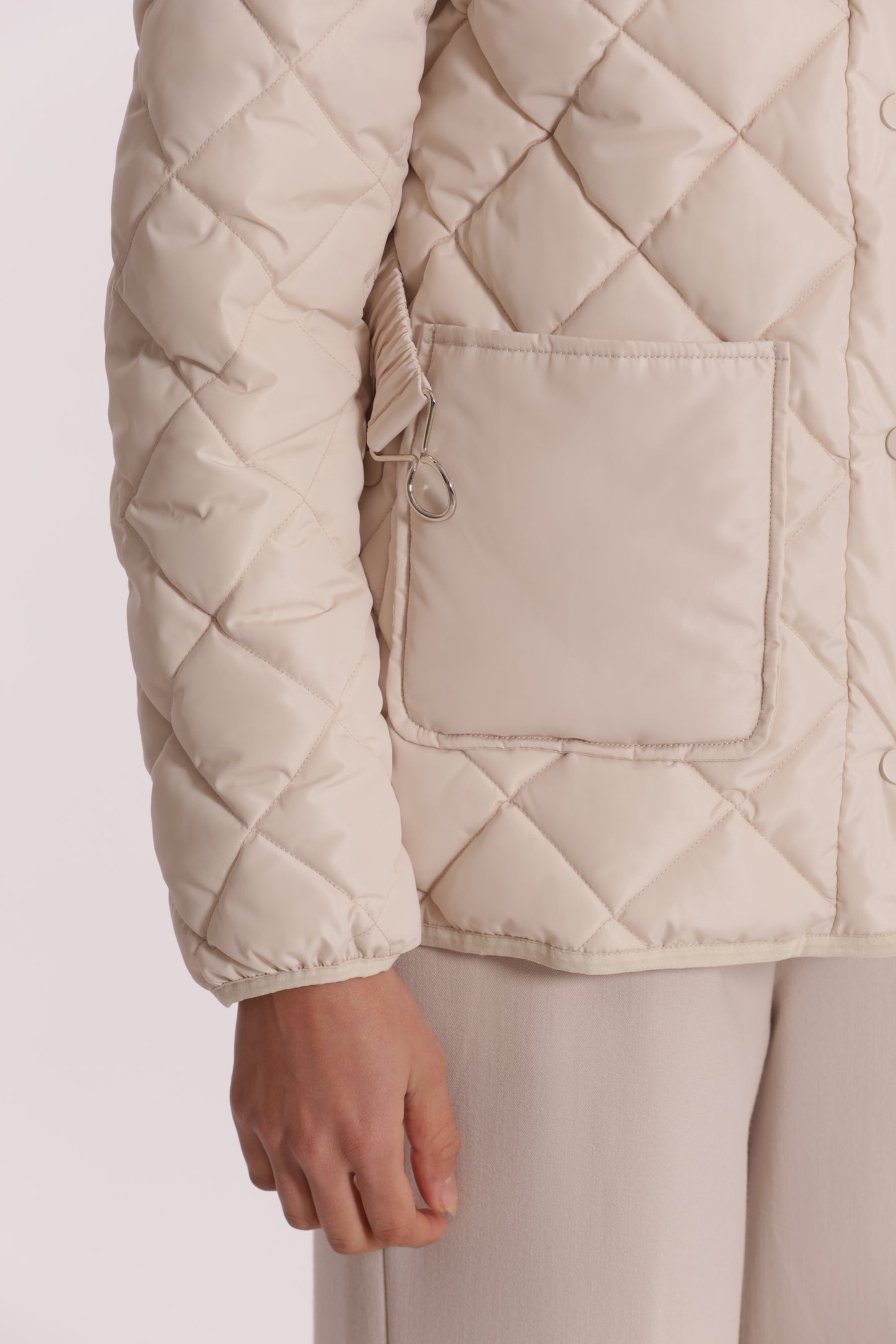 PIUMINO CORTO CON COLLO EFFETTO PELLICCIA CON CINTURA