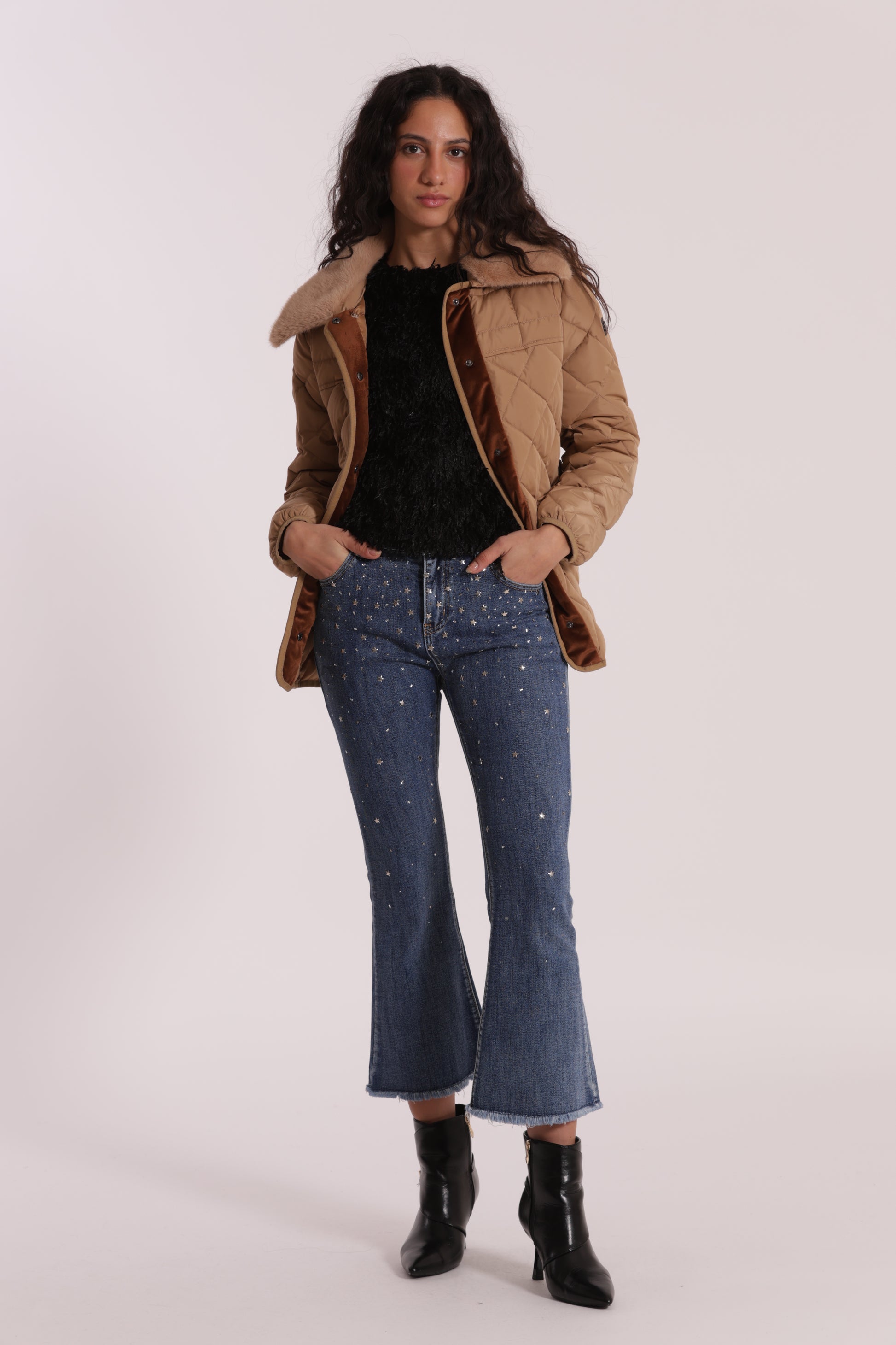 PIUMINO CORTO CON COLLO EFFETTO PELLICCIA CON CINTURA