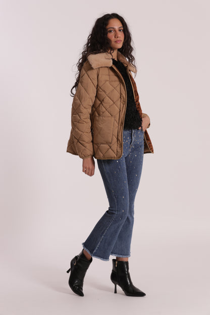 PIUMINO CORTO CON COLLO EFFETTO PELLICCIA CON CINTURA