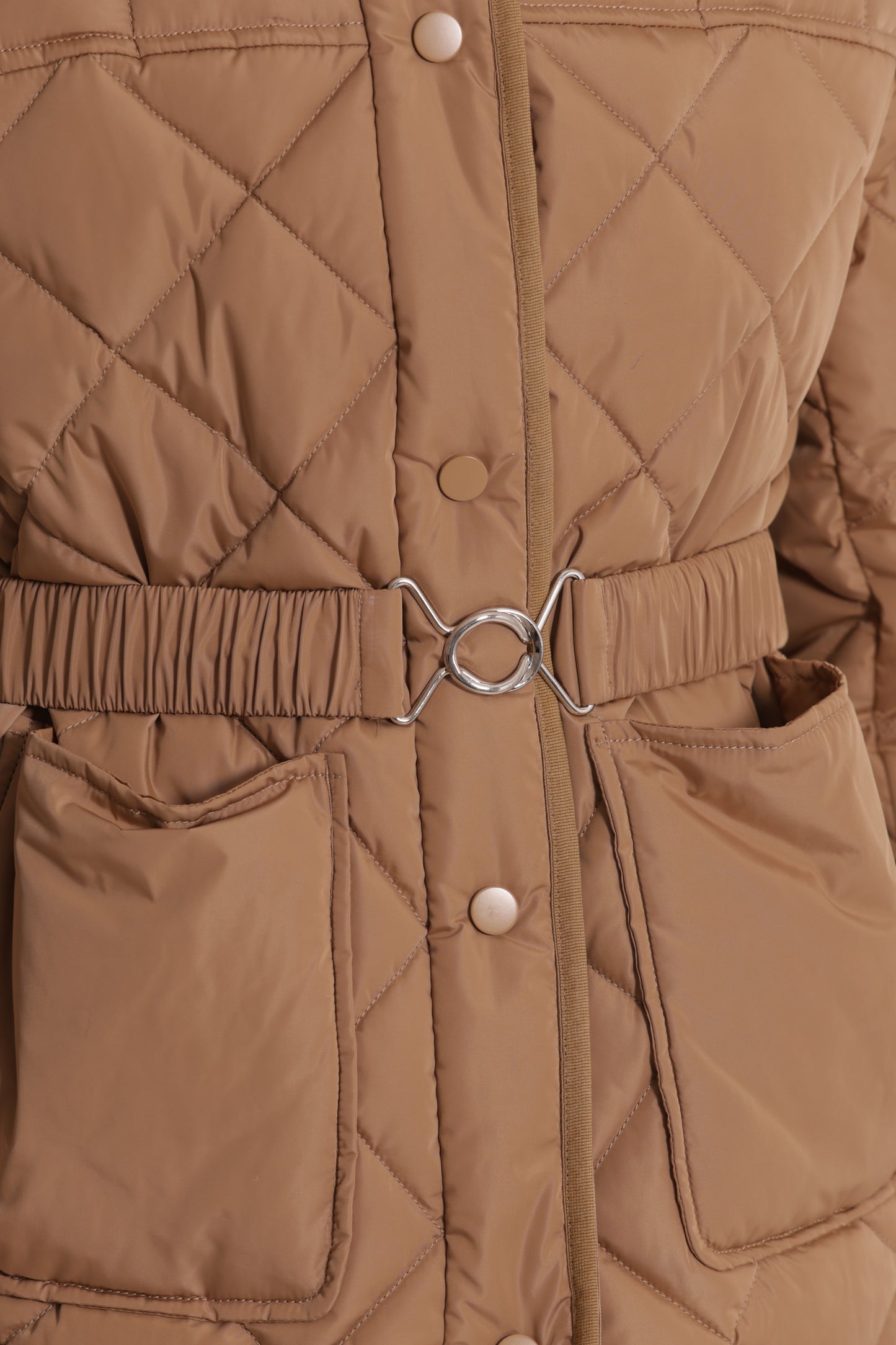 PIUMINO CORTO CON COLLO EFFETTO PELLICCIA CON CINTURA