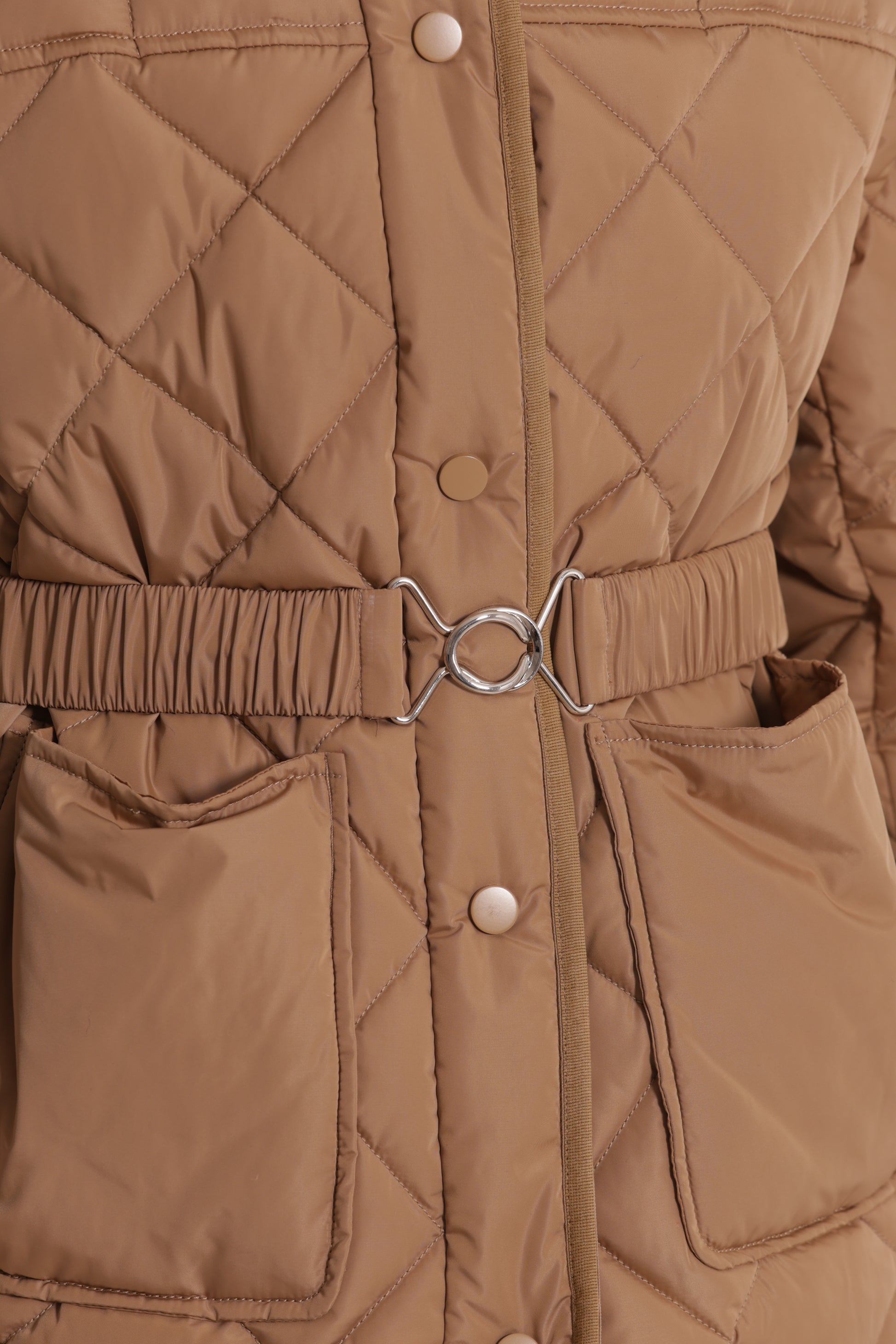 PIUMINO CORTO CON COLLO EFFETTO PELLICCIA CON CINTURA