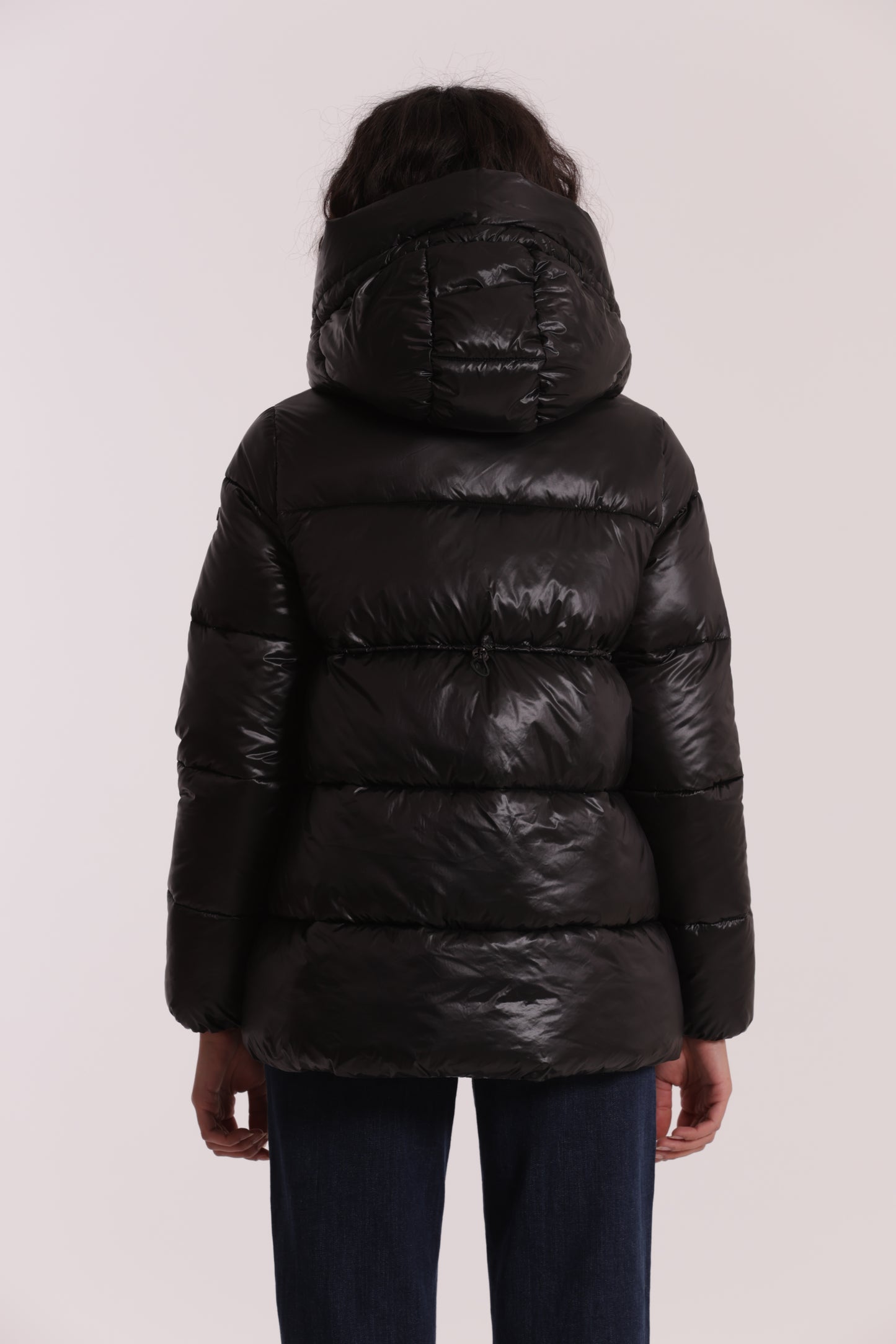 PIUMINO CORTO CON CAPPUCCIO TRAMA GEOMETRICA