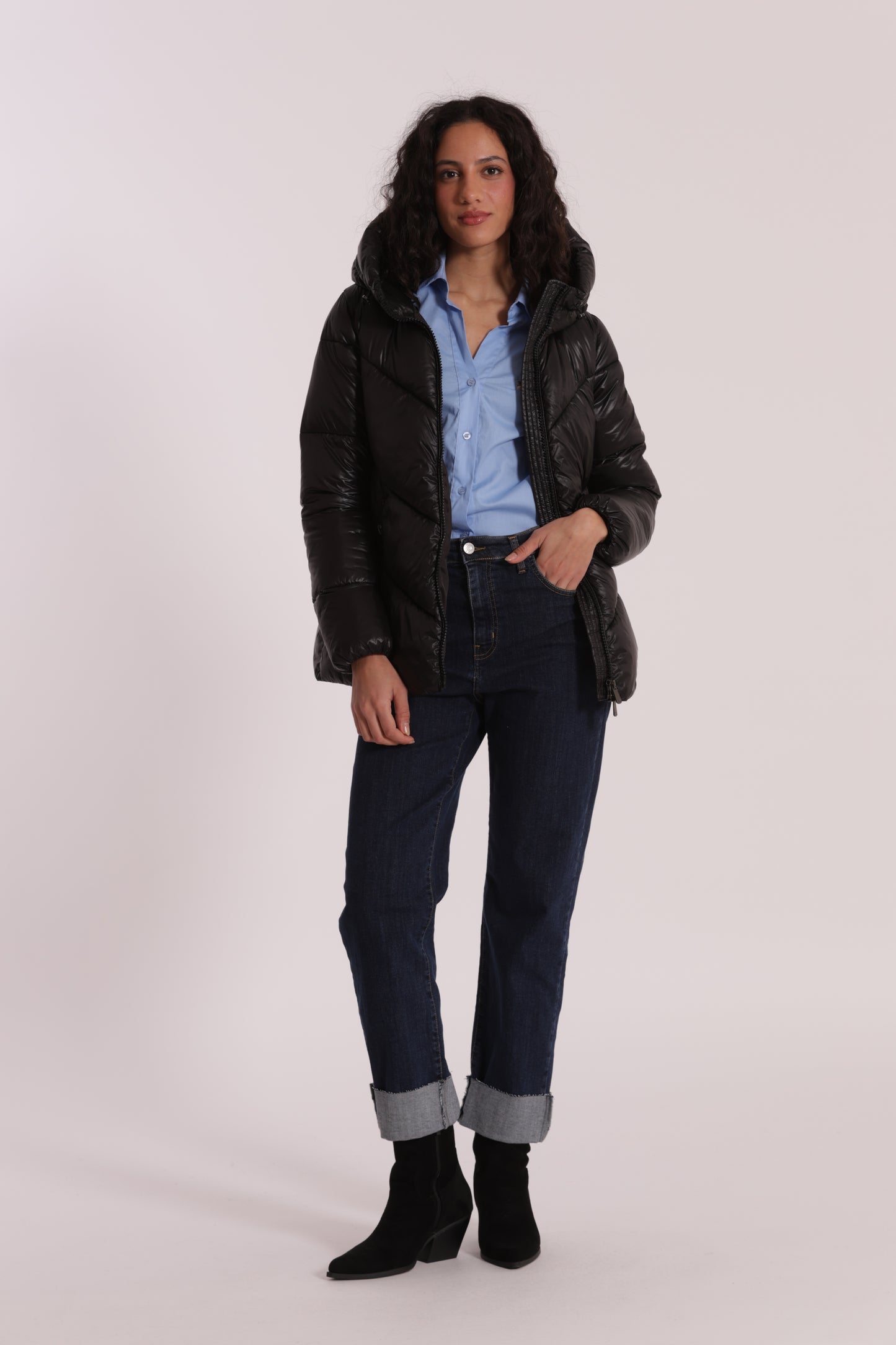 PIUMINO CORTO CON CAPPUCCIO TRAMA GEOMETRICA