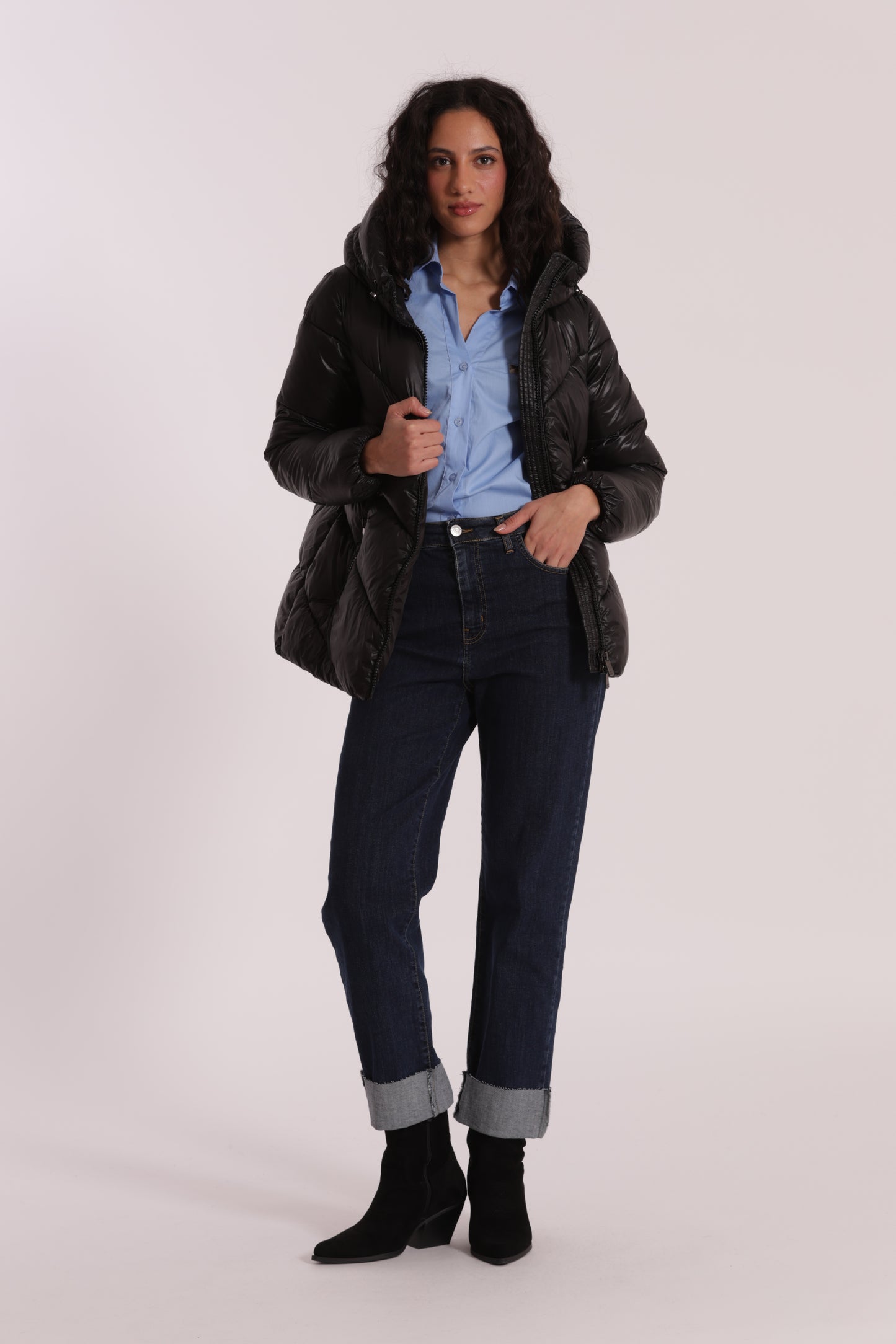 PIUMINO CORTO CON CAPPUCCIO TRAMA GEOMETRICA