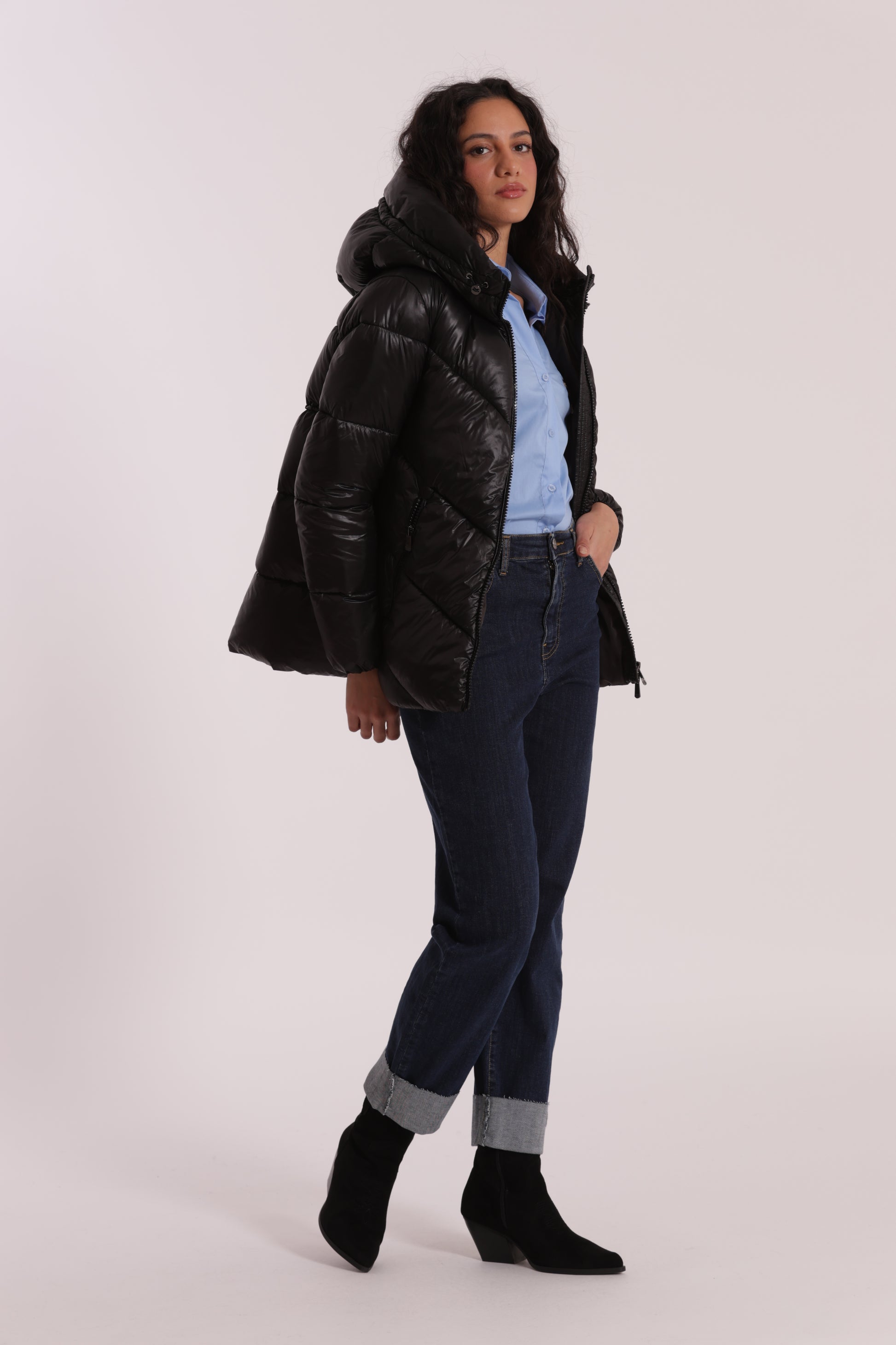 PIUMINO CORTO CON CAPPUCCIO TRAMA GEOMETRICA