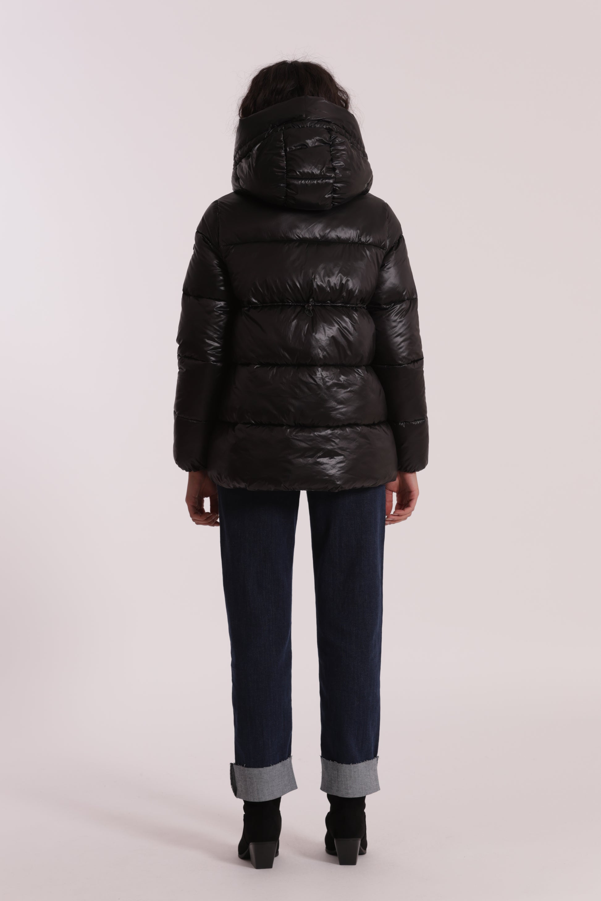 PIUMINO CORTO CON CAPPUCCIO TRAMA GEOMETRICA