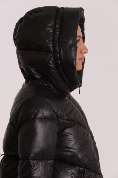 PIUMINO CORTO CON CAPPUCCIO TRAMA GEOMETRICA