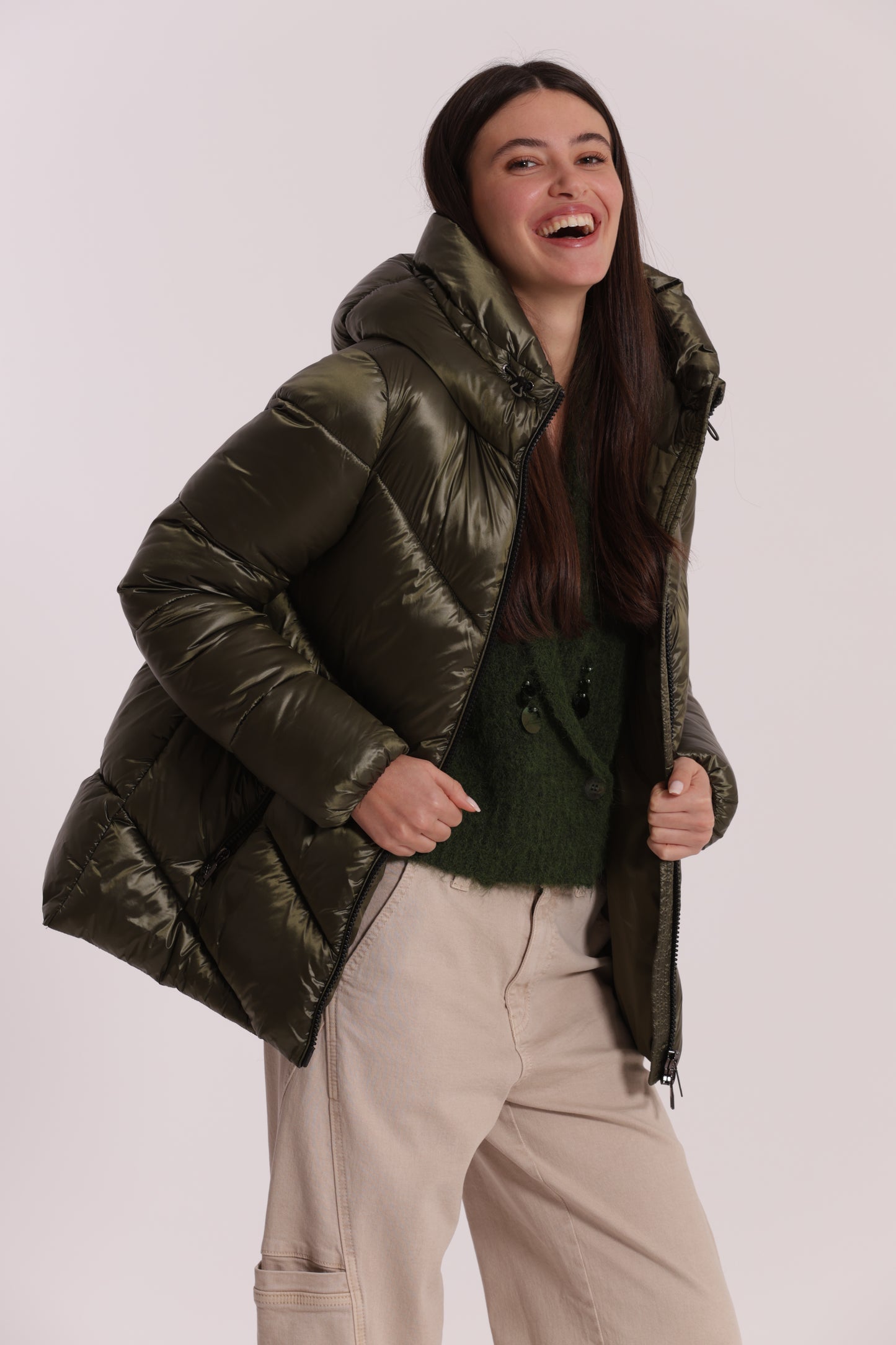 PIUMINO CORTO CON CAPPUCCIO TRAMA GEOMETRICA