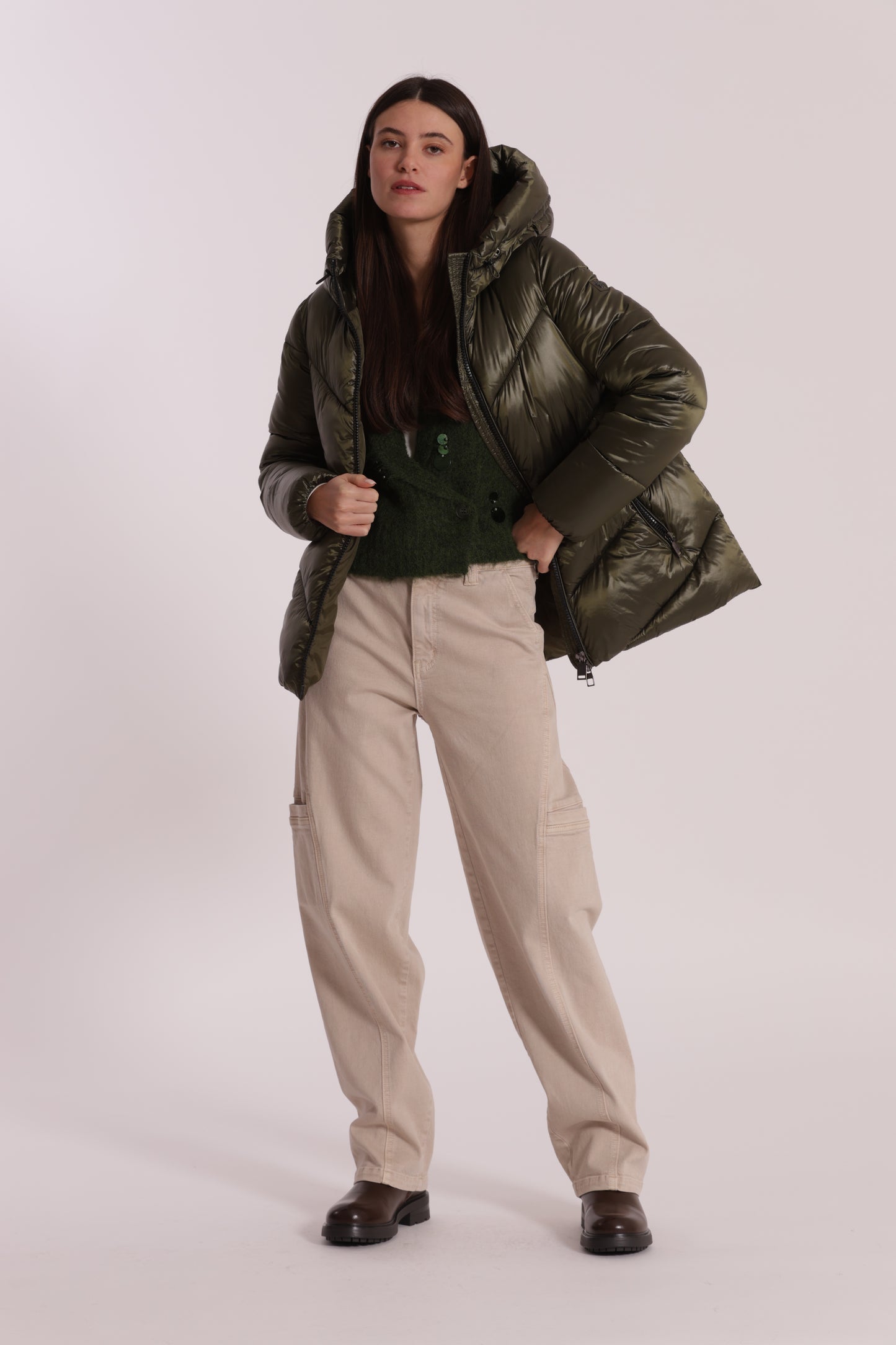 PIUMINO CORTO CON CAPPUCCIO TRAMA GEOMETRICA