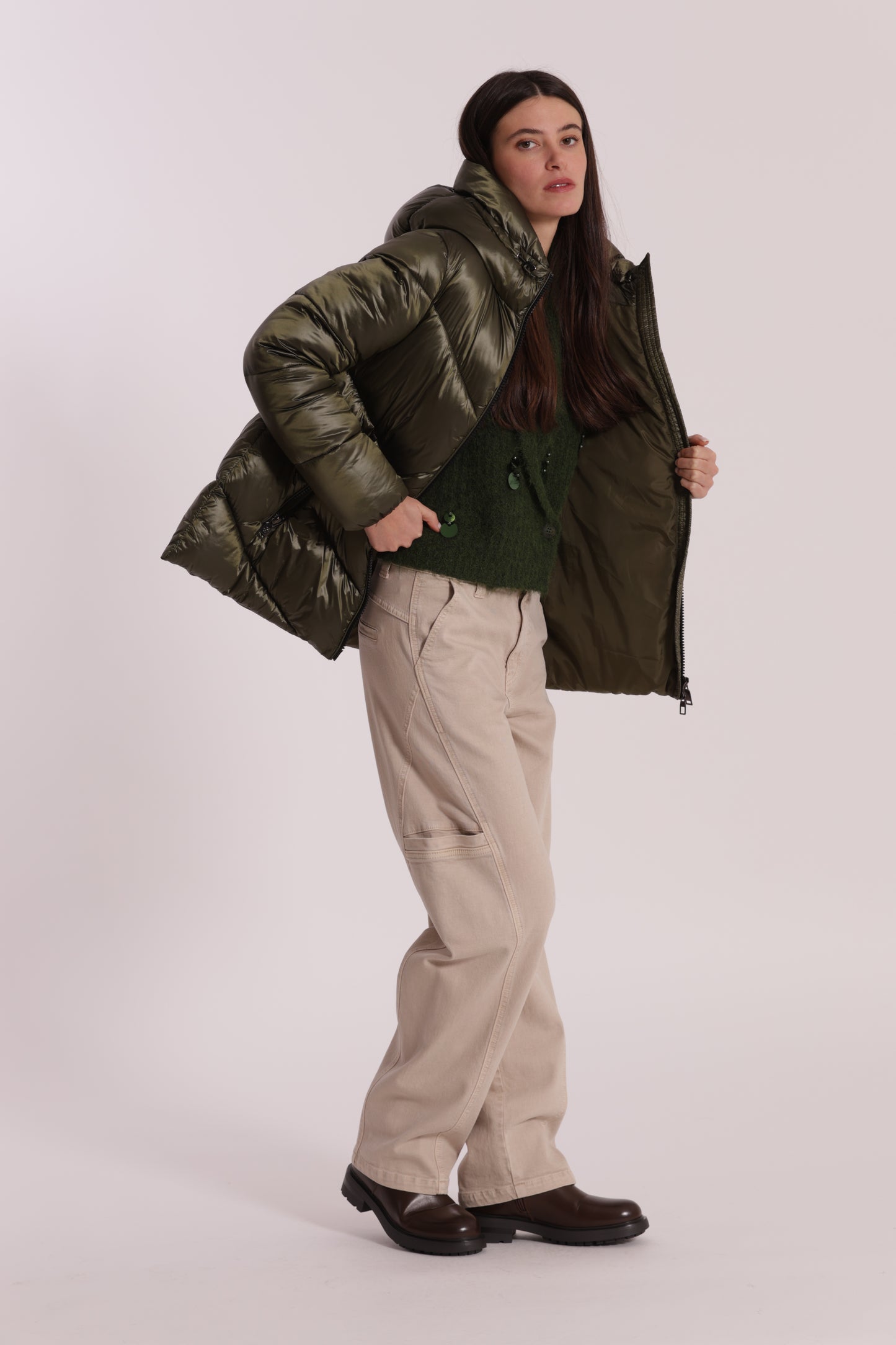 PIUMINO CORTO CON CAPPUCCIO TRAMA GEOMETRICA