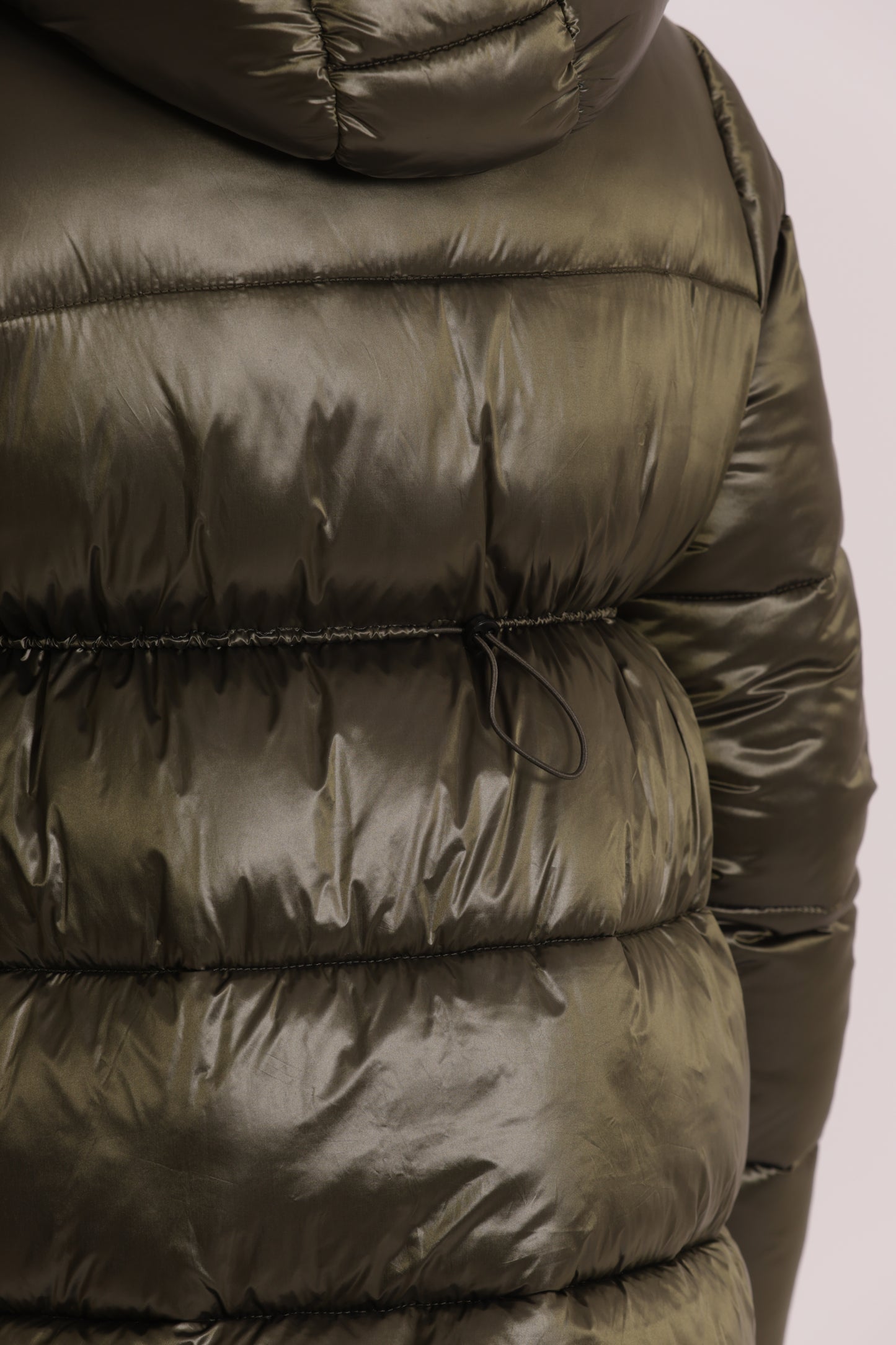 PIUMINO CORTO CON CAPPUCCIO TRAMA GEOMETRICA