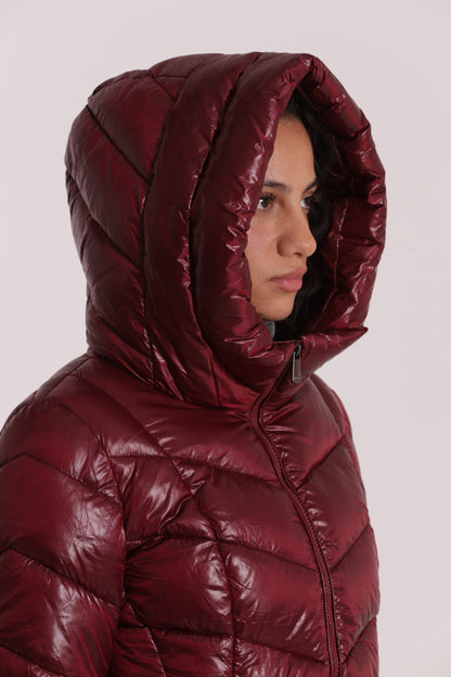 PIUMINO CORTO CON MOTIVO A V