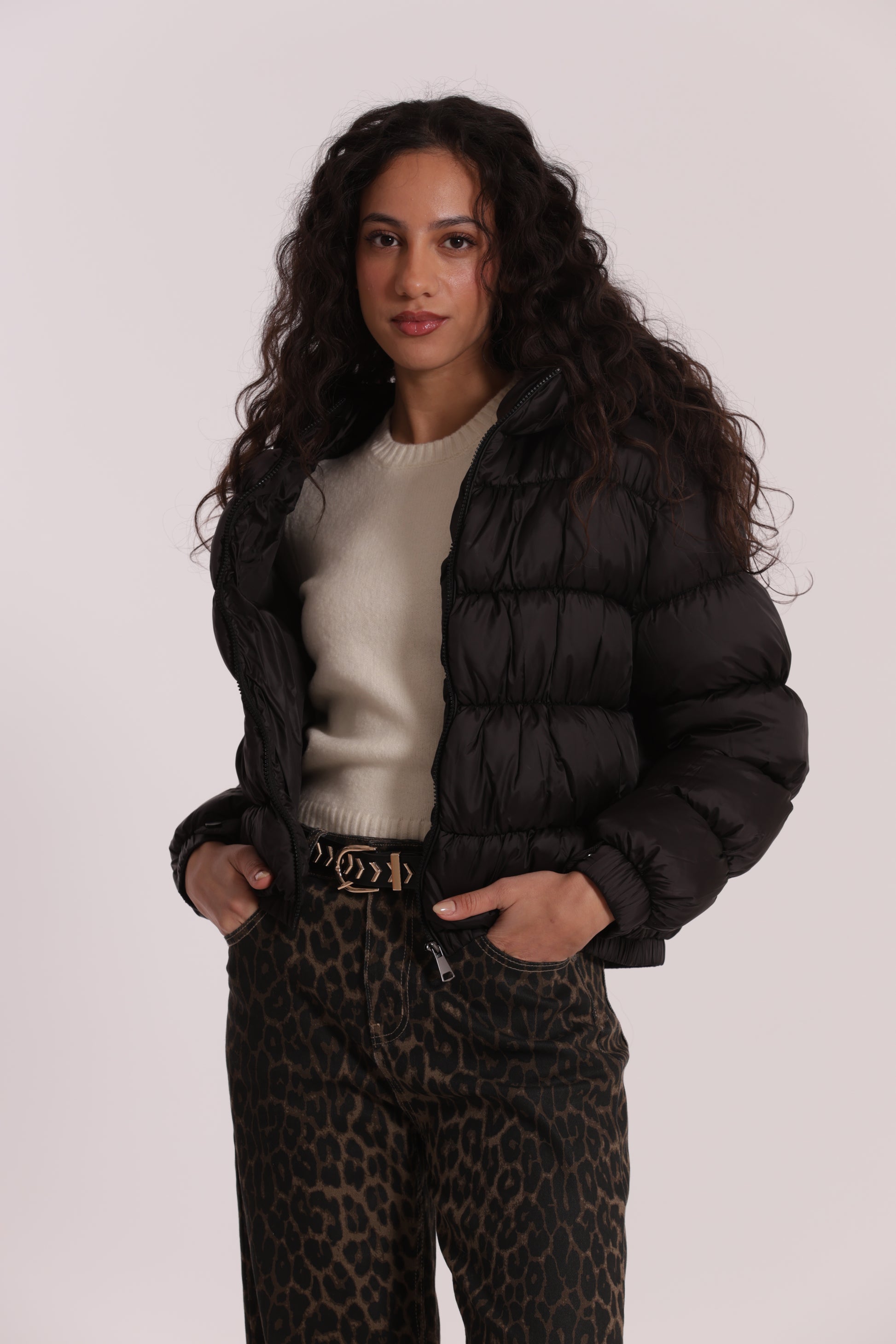 PIUMINO CORTO BOMBER CON CAPPUCCIO