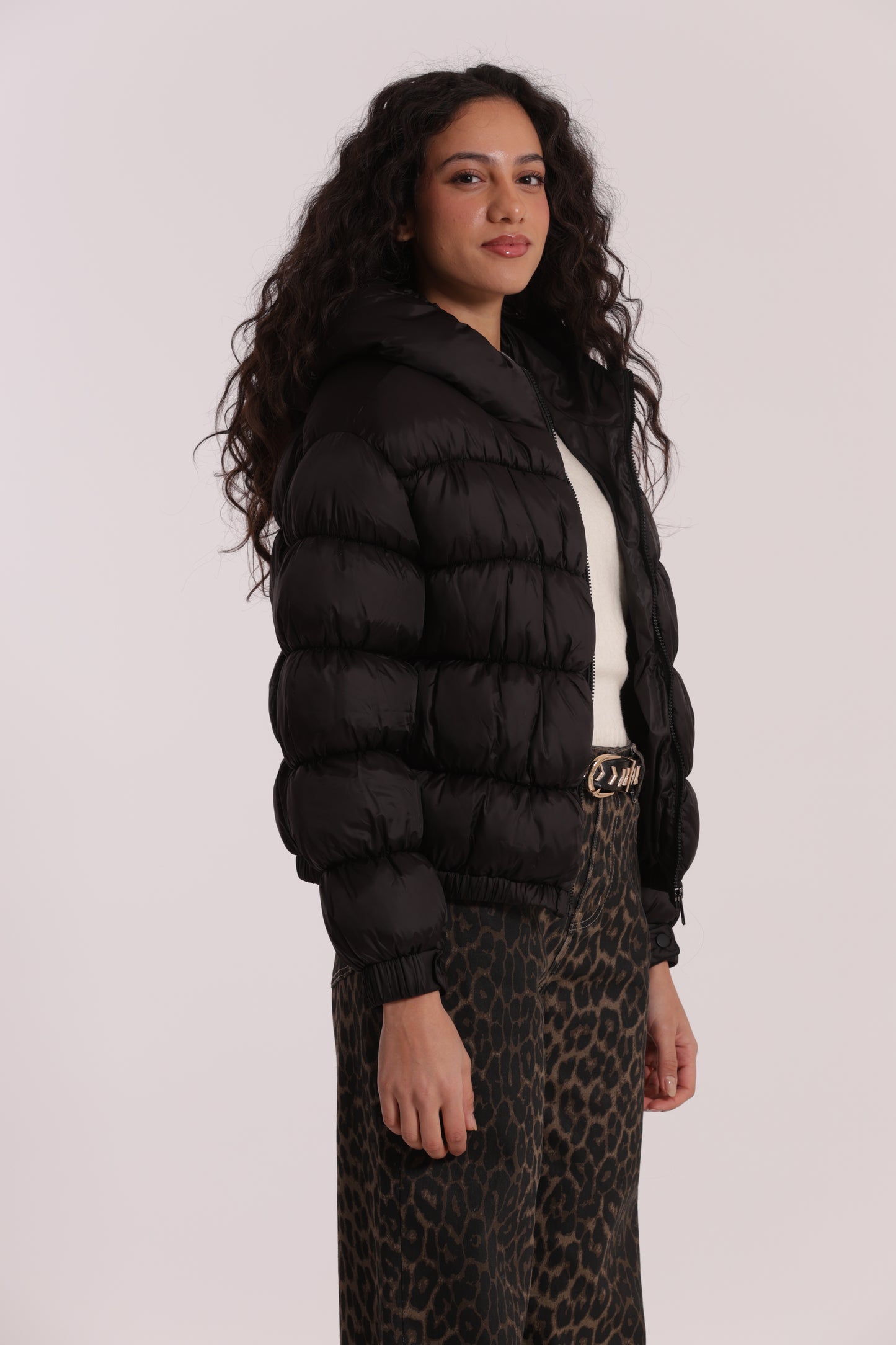 PIUMINO CORTO BOMBER CON CAPPUCCIO