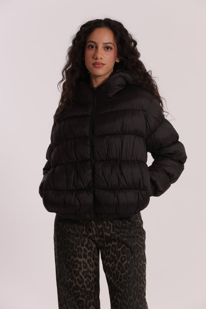 PIUMINO CORTO BOMBER CON CAPPUCCIO