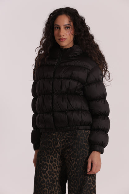 PIUMINO CORTO BOMBER CON CAPPUCCIO