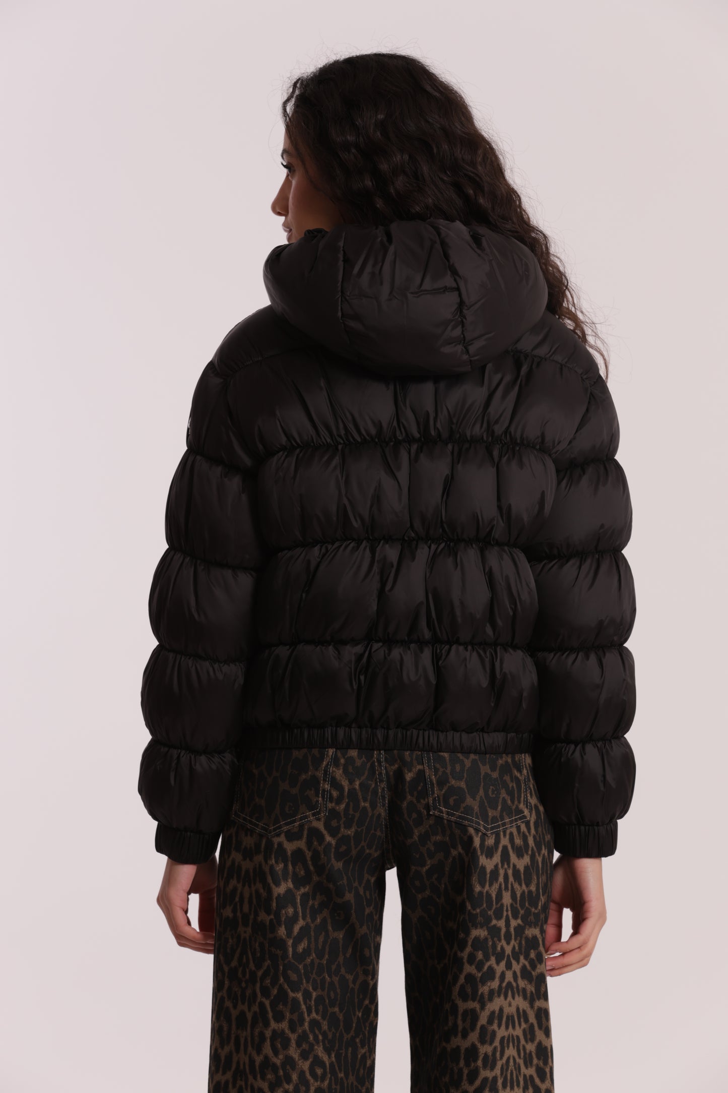 PIUMINO CORTO BOMBER CON CAPPUCCIO