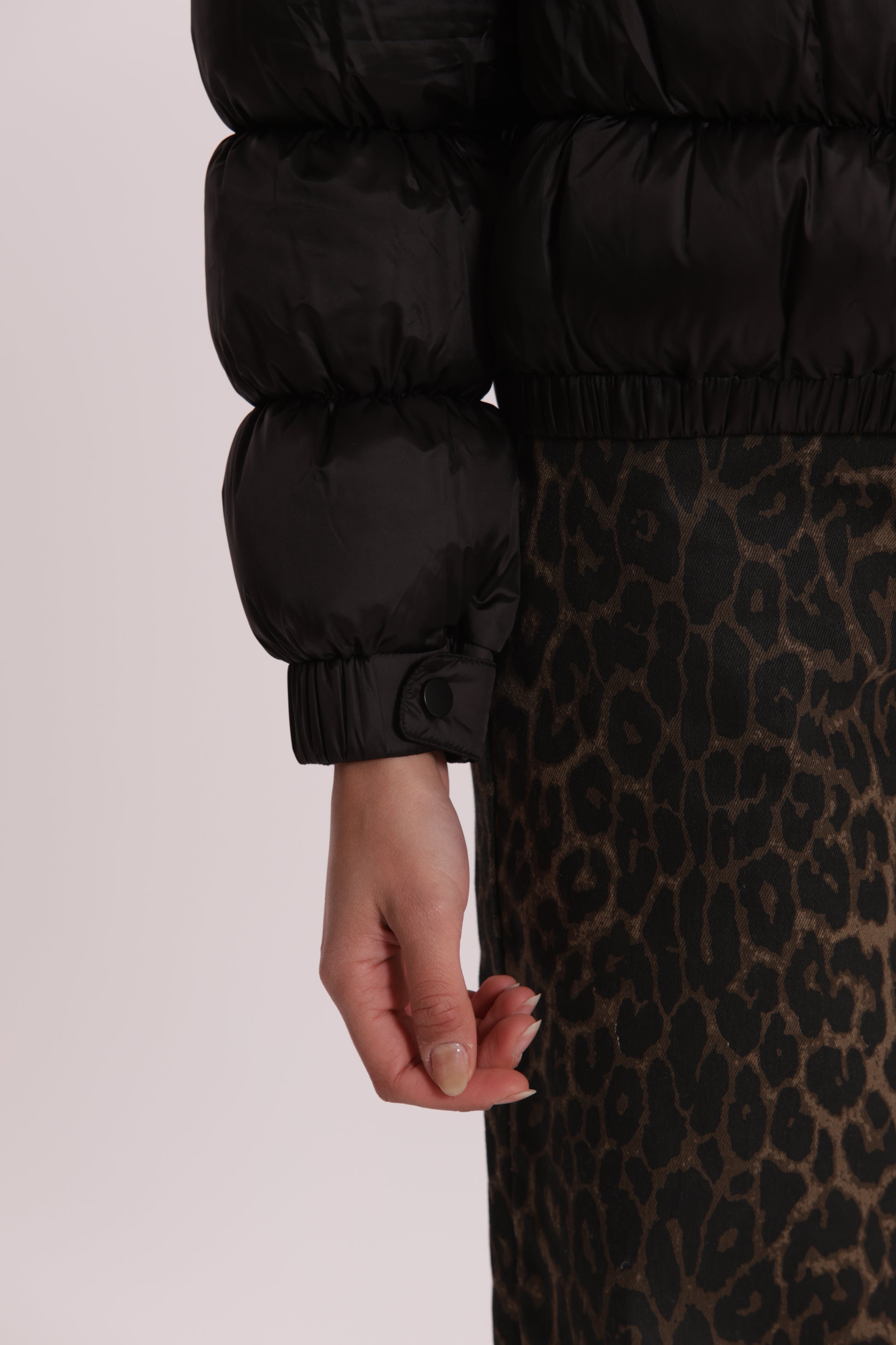 PIUMINO CORTO BOMBER CON CAPPUCCIO