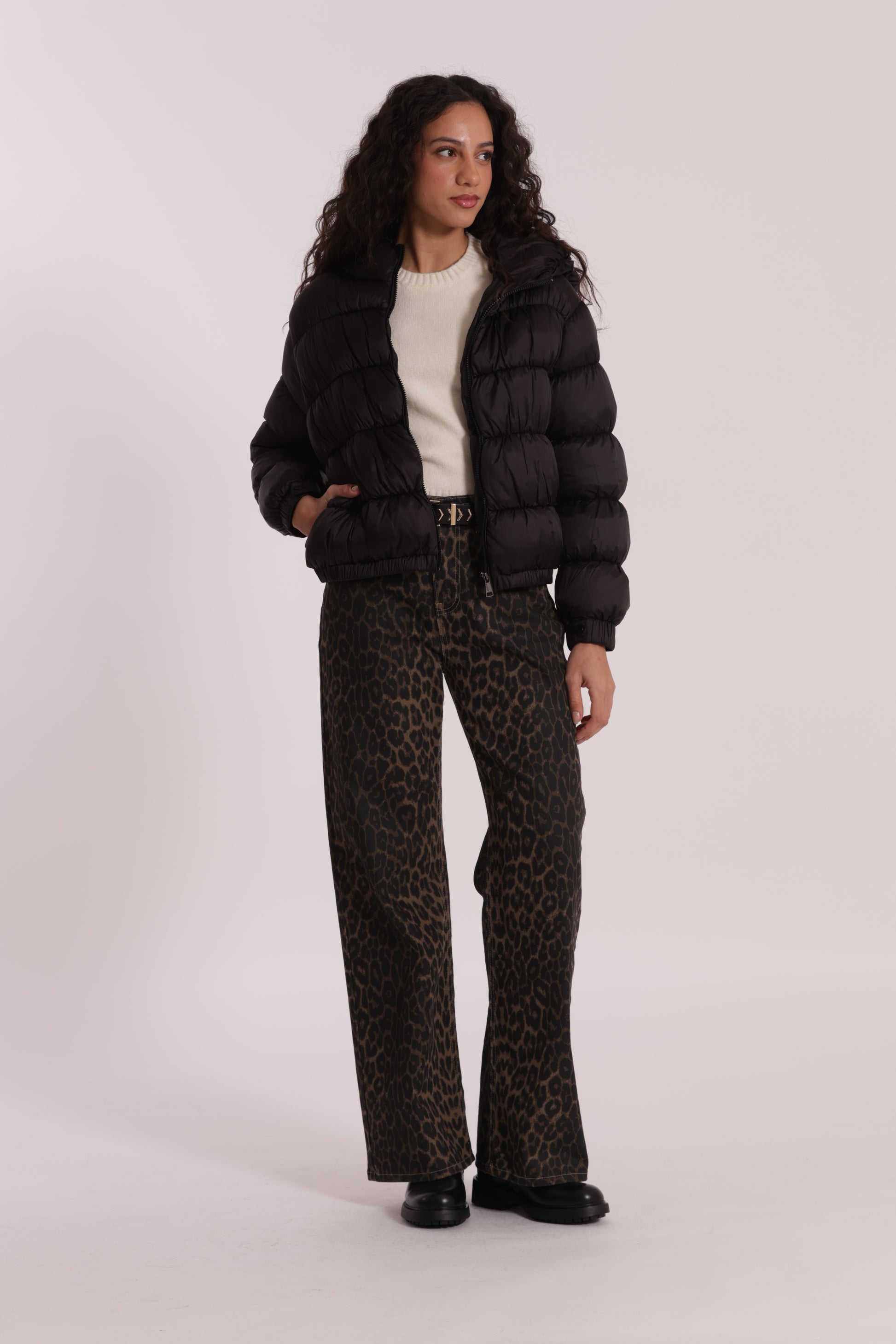 PIUMINO CORTO BOMBER CON CAPPUCCIO