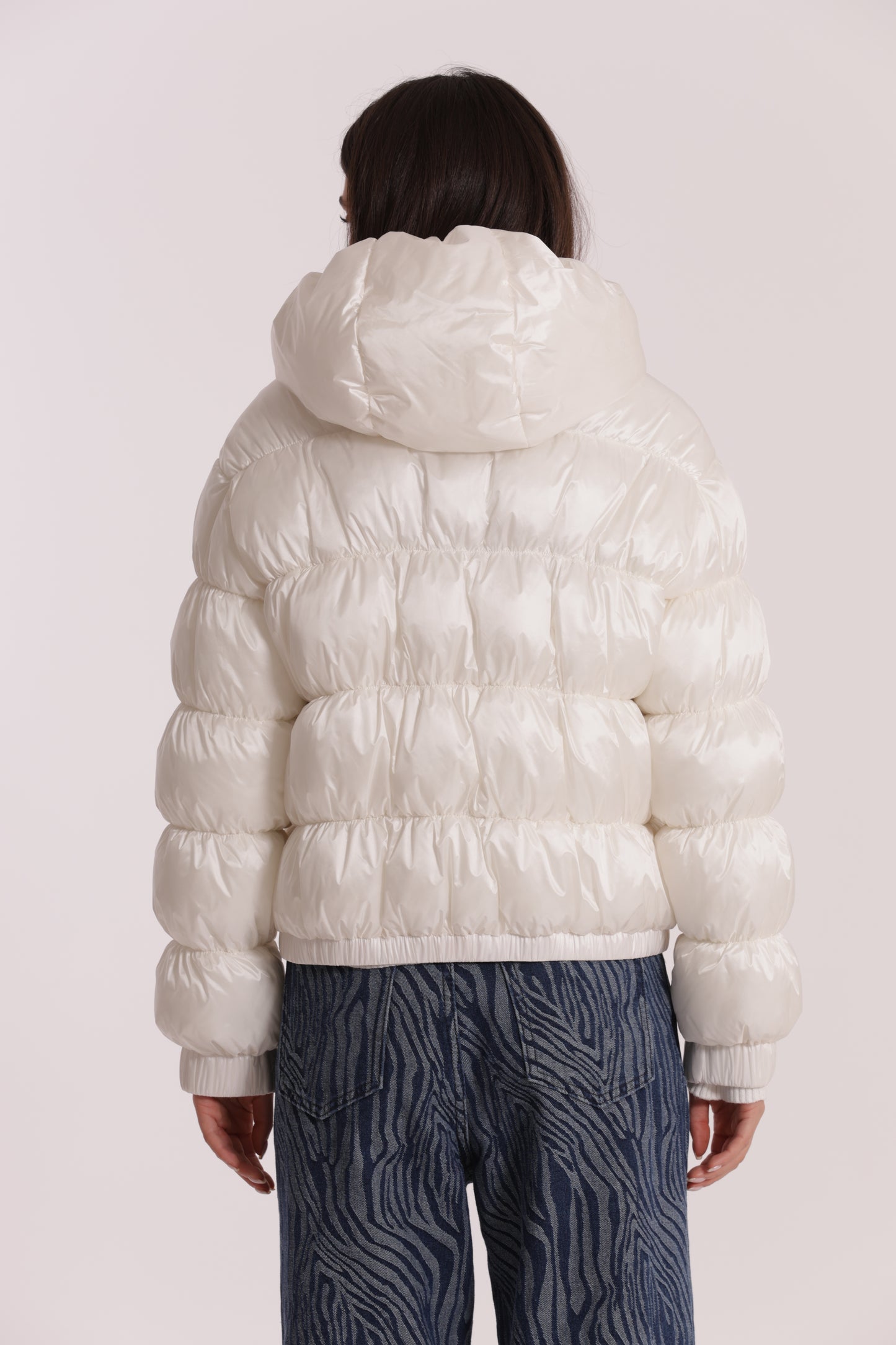 PIUMINO CORTO BOMBER CON CAPPUCCIO