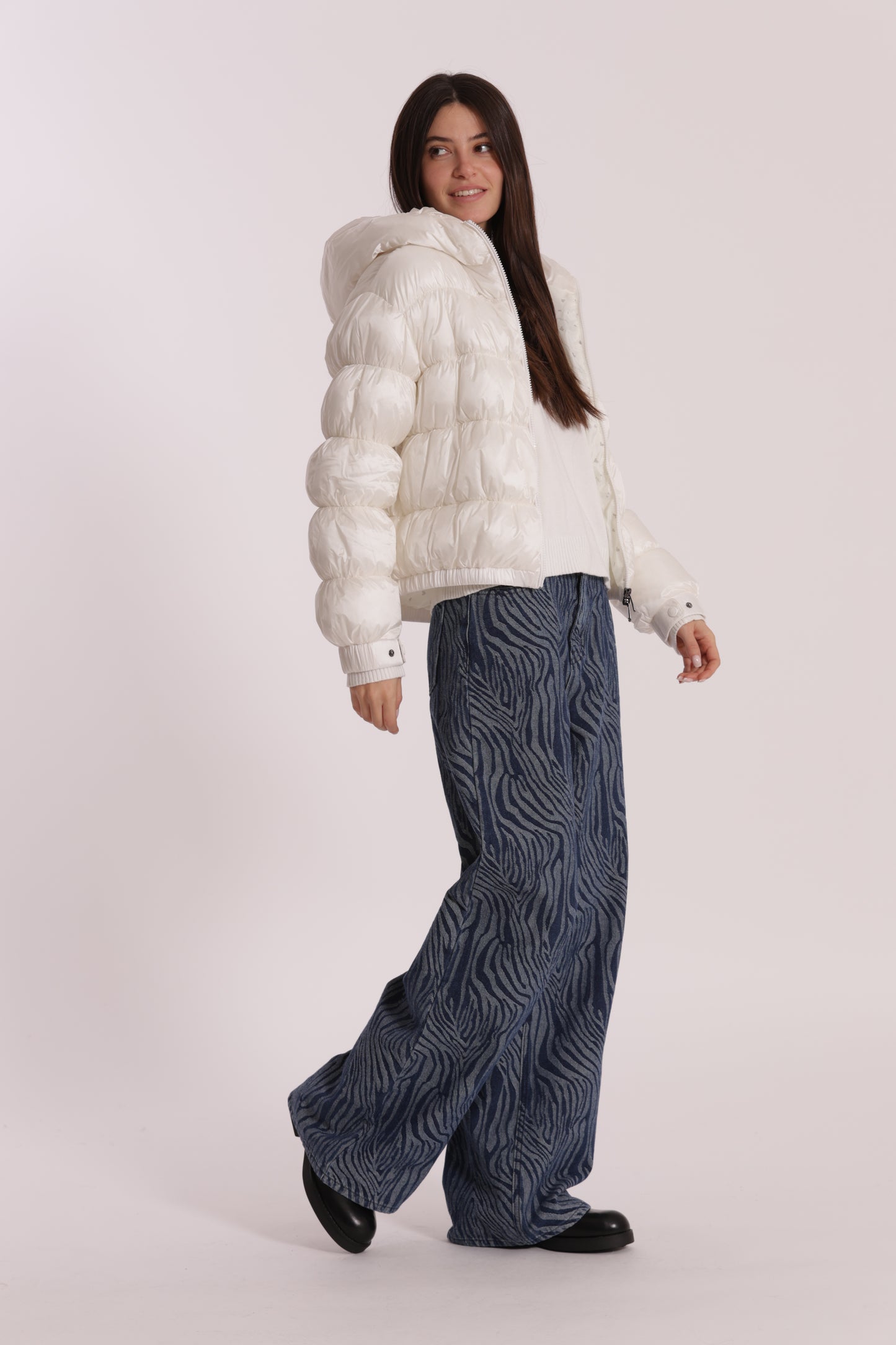 PIUMINO CORTO BOMBER CON CAPPUCCIO