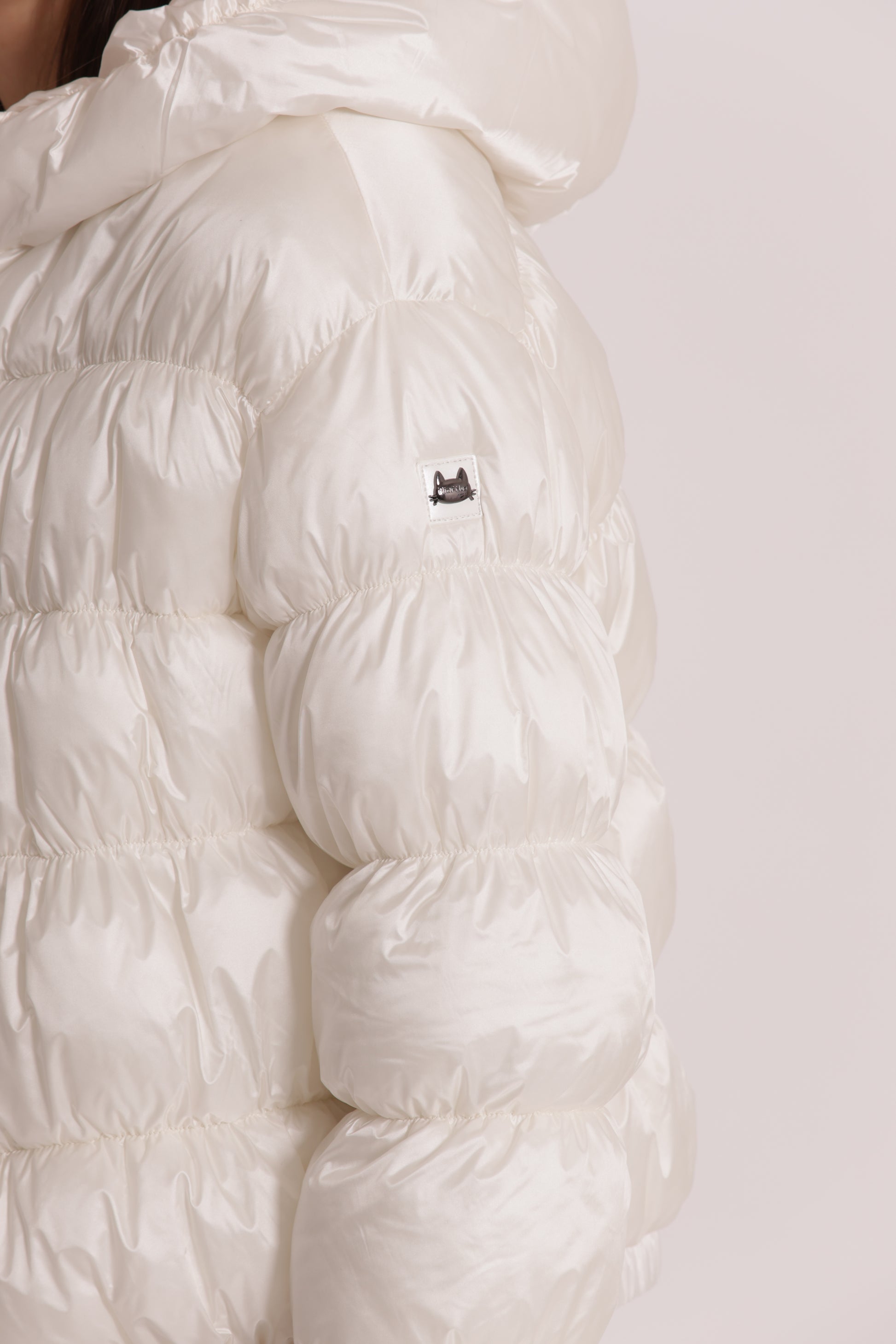 PIUMINO CORTO BOMBER CON CAPPUCCIO