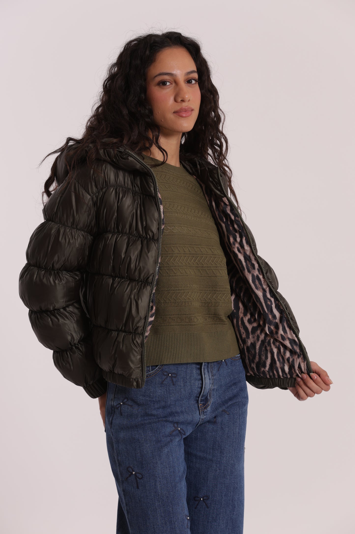 PIUMINO CORTO BOMBER CON CAPPUCCIO