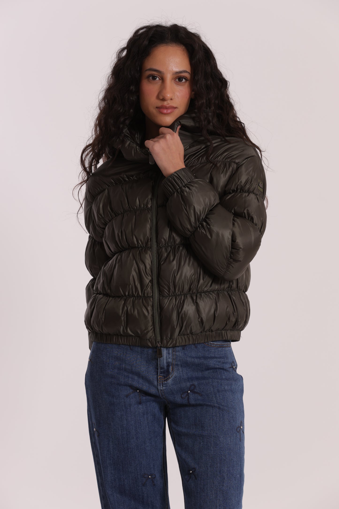 PIUMINO CORTO BOMBER CON CAPPUCCIO