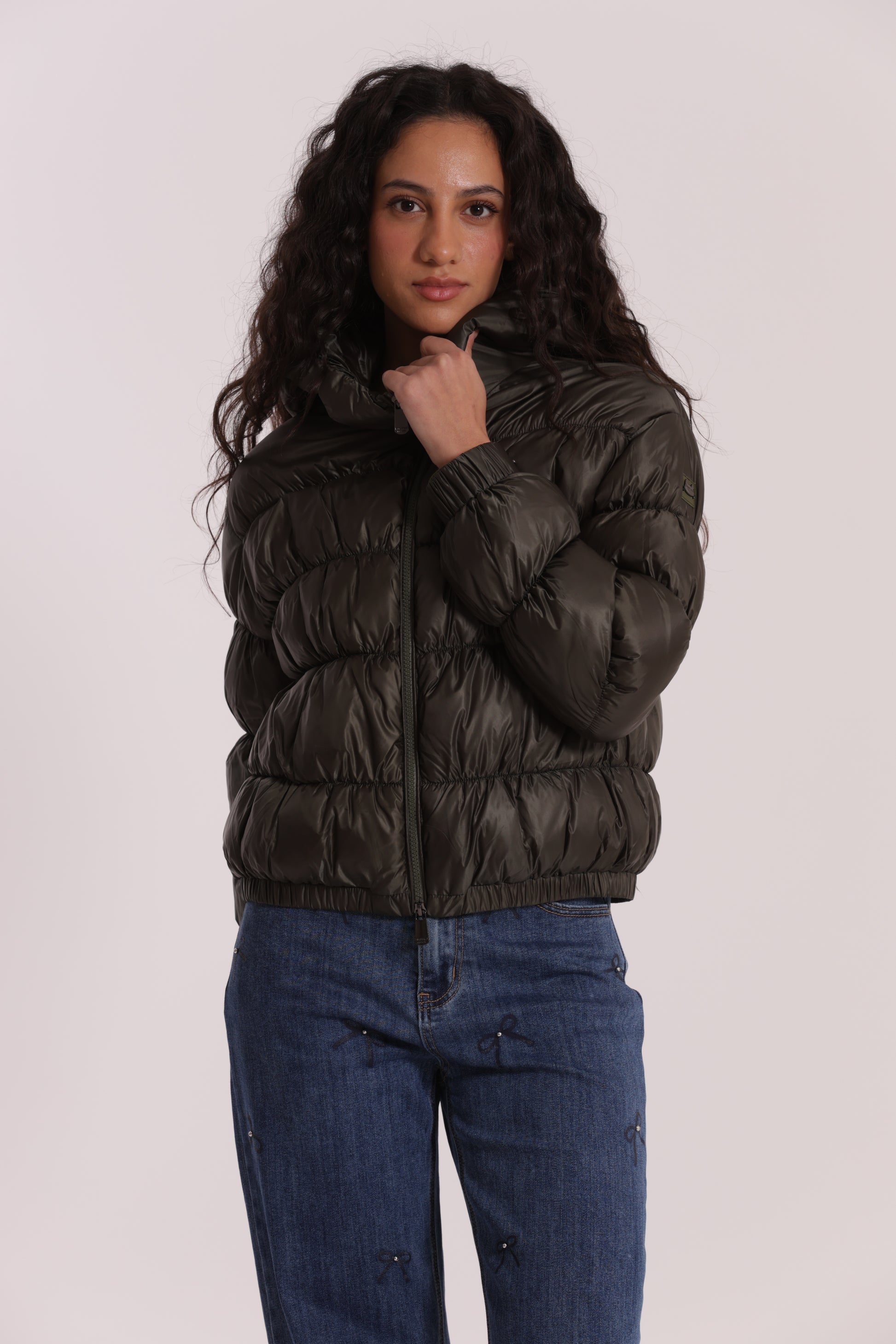 PIUMINO CORTO BOMBER CON CAPPUCCIO