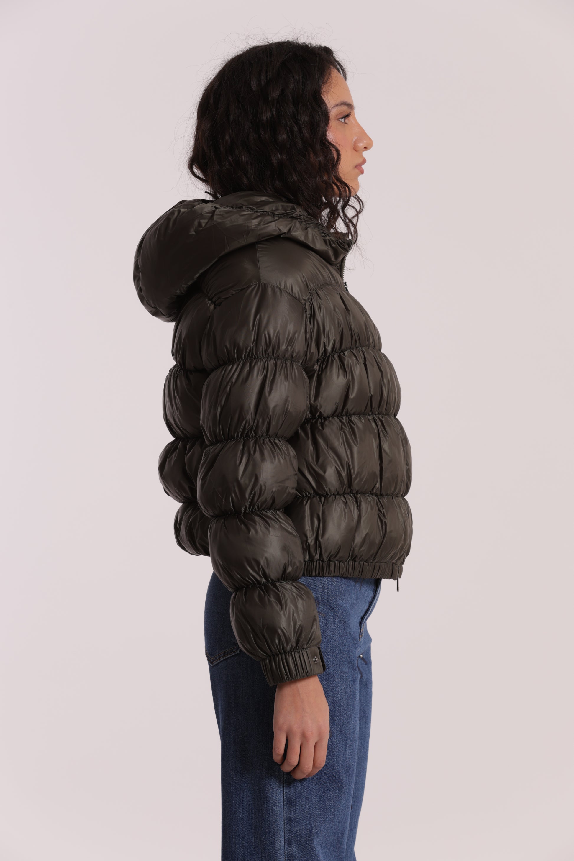 PIUMINO CORTO BOMBER CON CAPPUCCIO