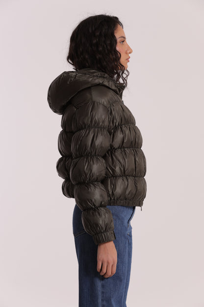 PIUMINO CORTO BOMBER CON CAPPUCCIO