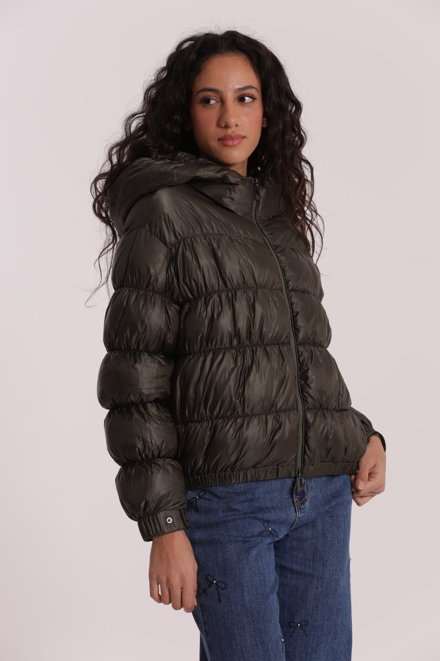 PIUMINO CORTO BOMBER CON CAPPUCCIO