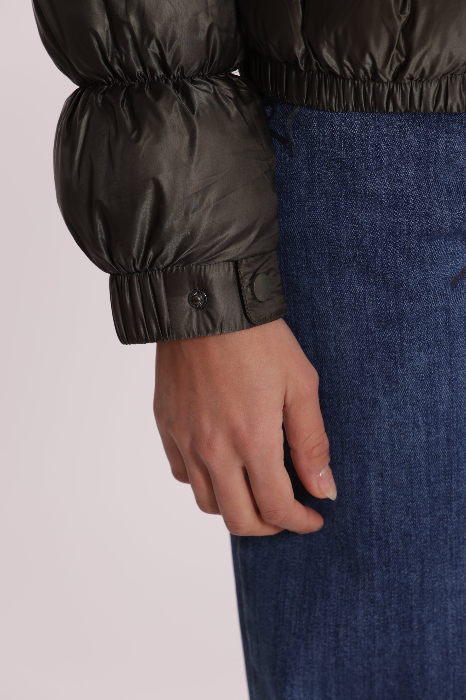 PIUMINO CORTO BOMBER CON CAPPUCCIO