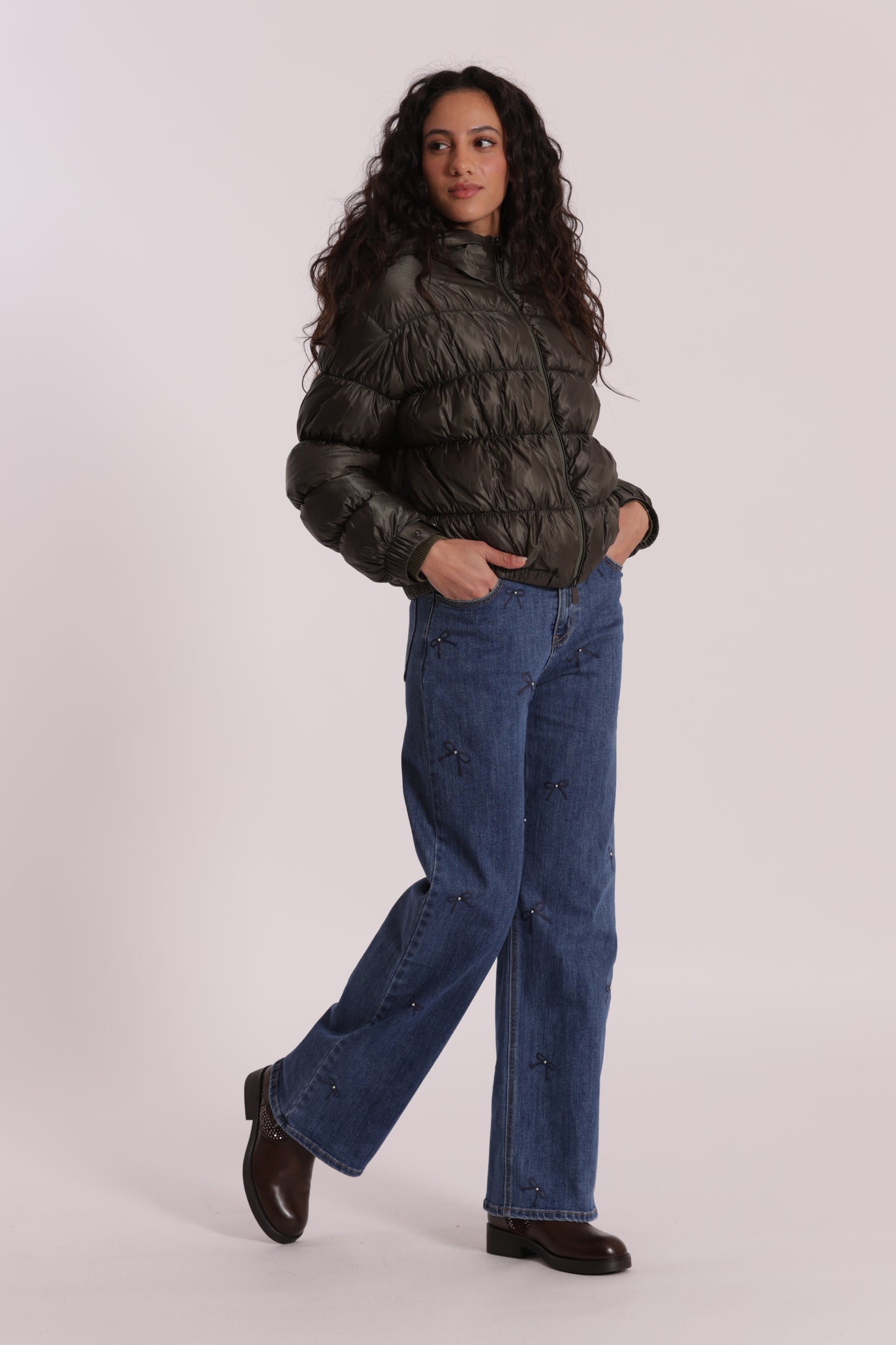 PIUMINO CORTO BOMBER CON CAPPUCCIO