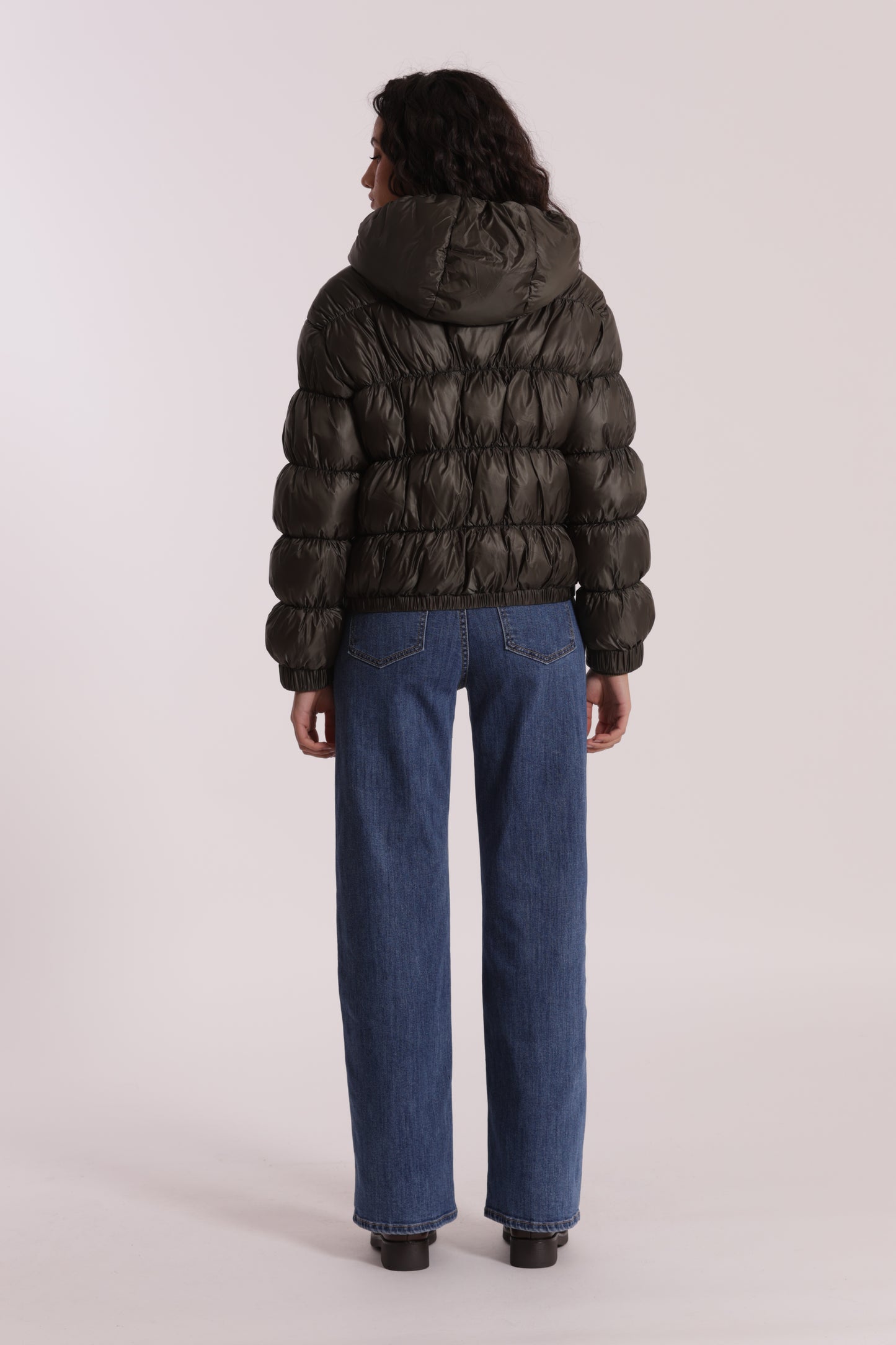 PIUMINO CORTO BOMBER CON CAPPUCCIO