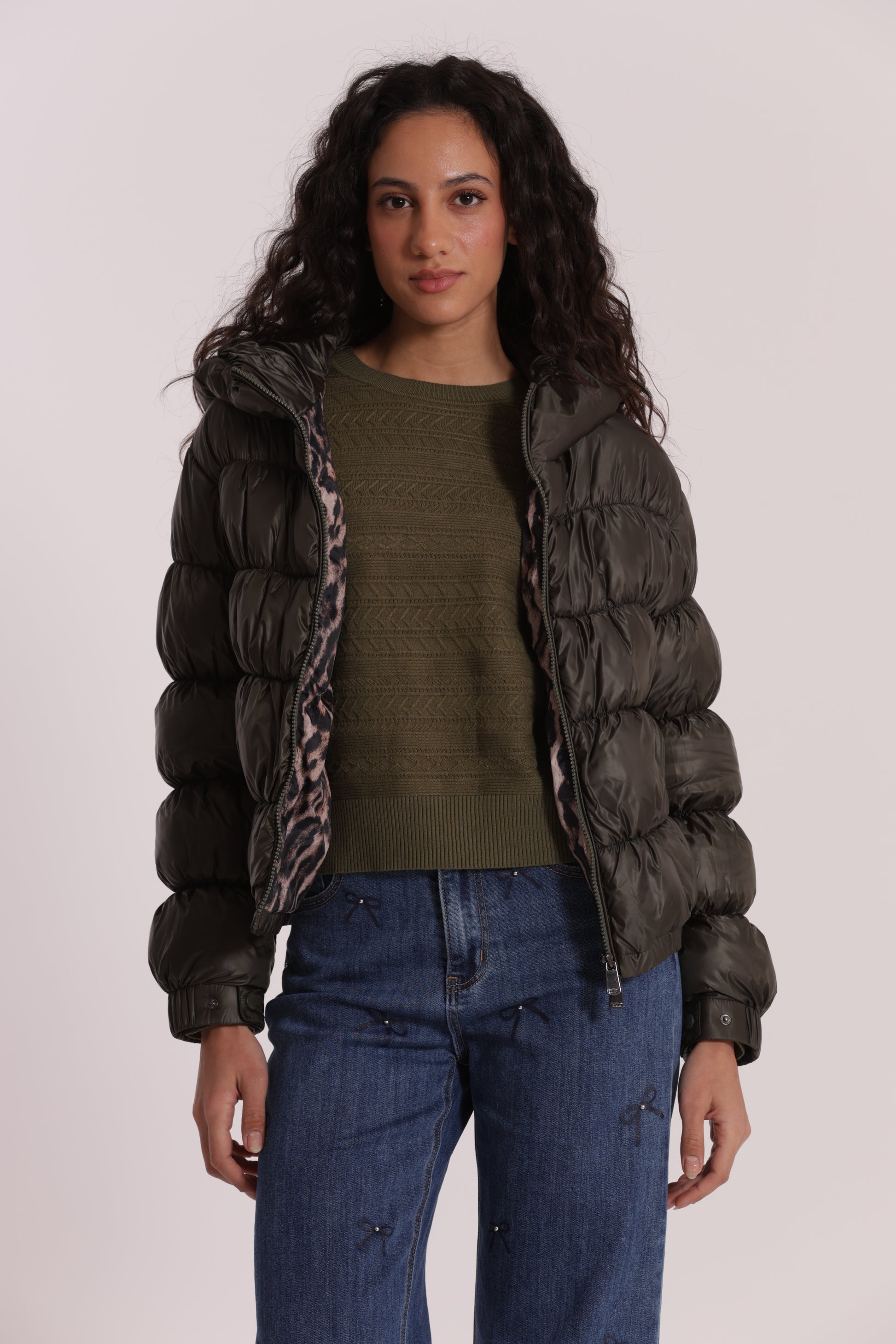 PIUMINO CORTO BOMBER CON CAPPUCCIO