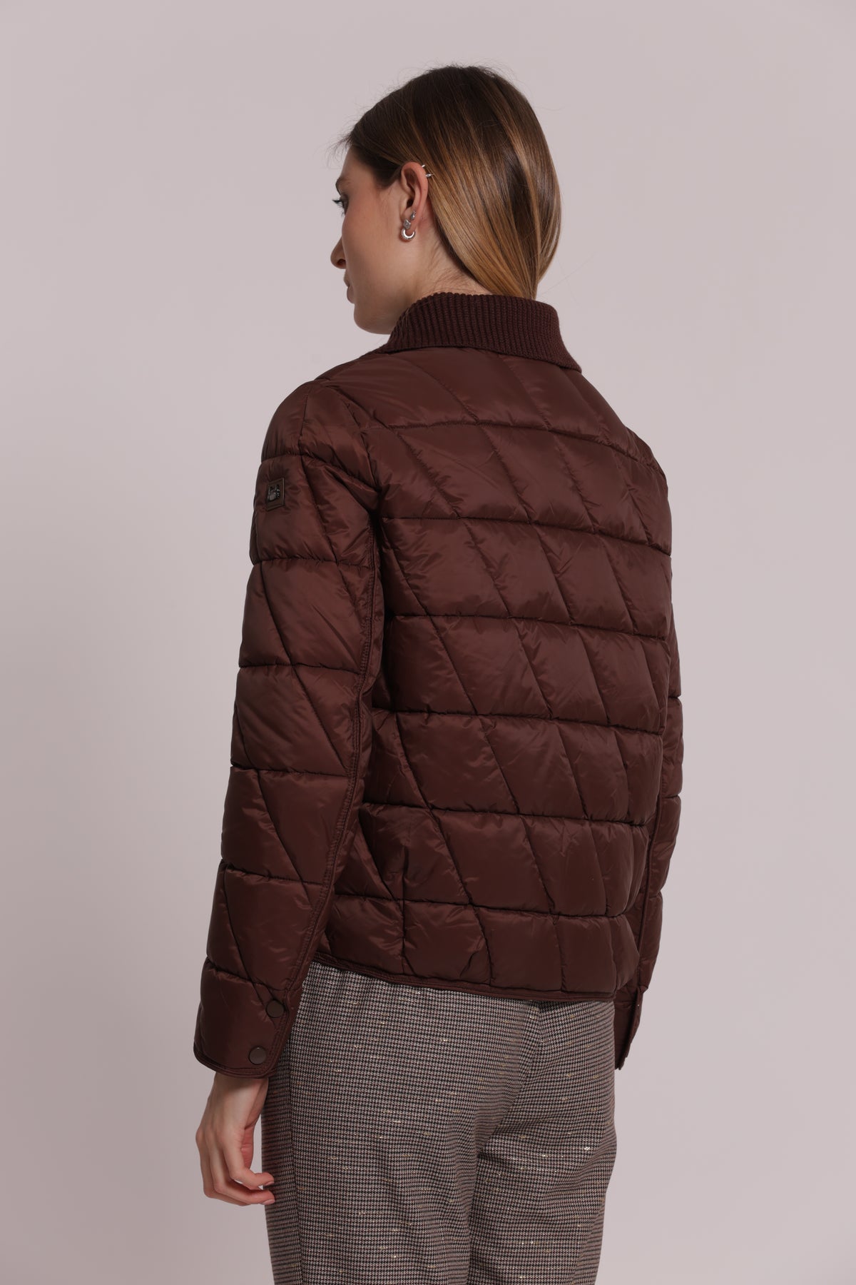 PIUMINO CORTO CON COLLETTO IN MAGLIA