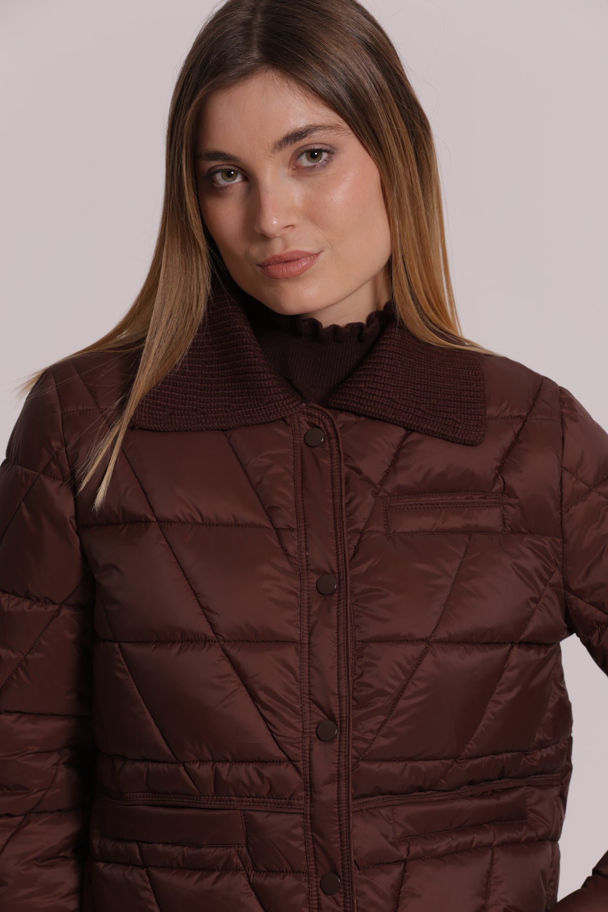 PIUMINO CORTO CON COLLETTO IN MAGLIA