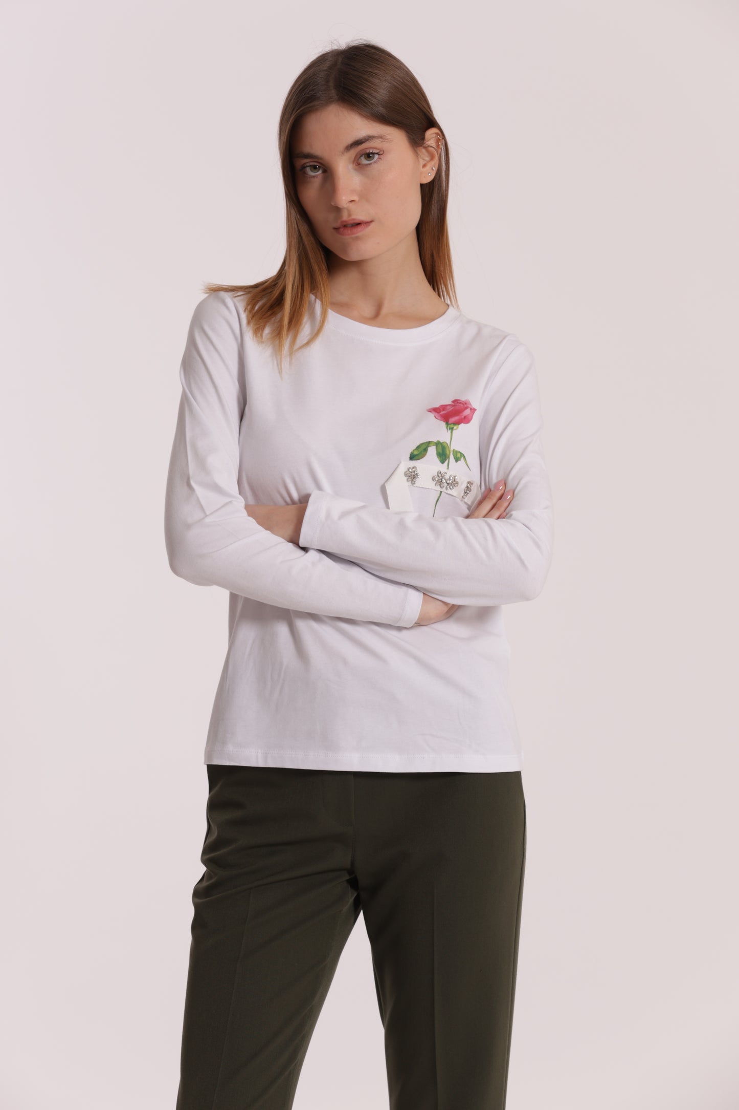 T-SHIRT CON ROSA