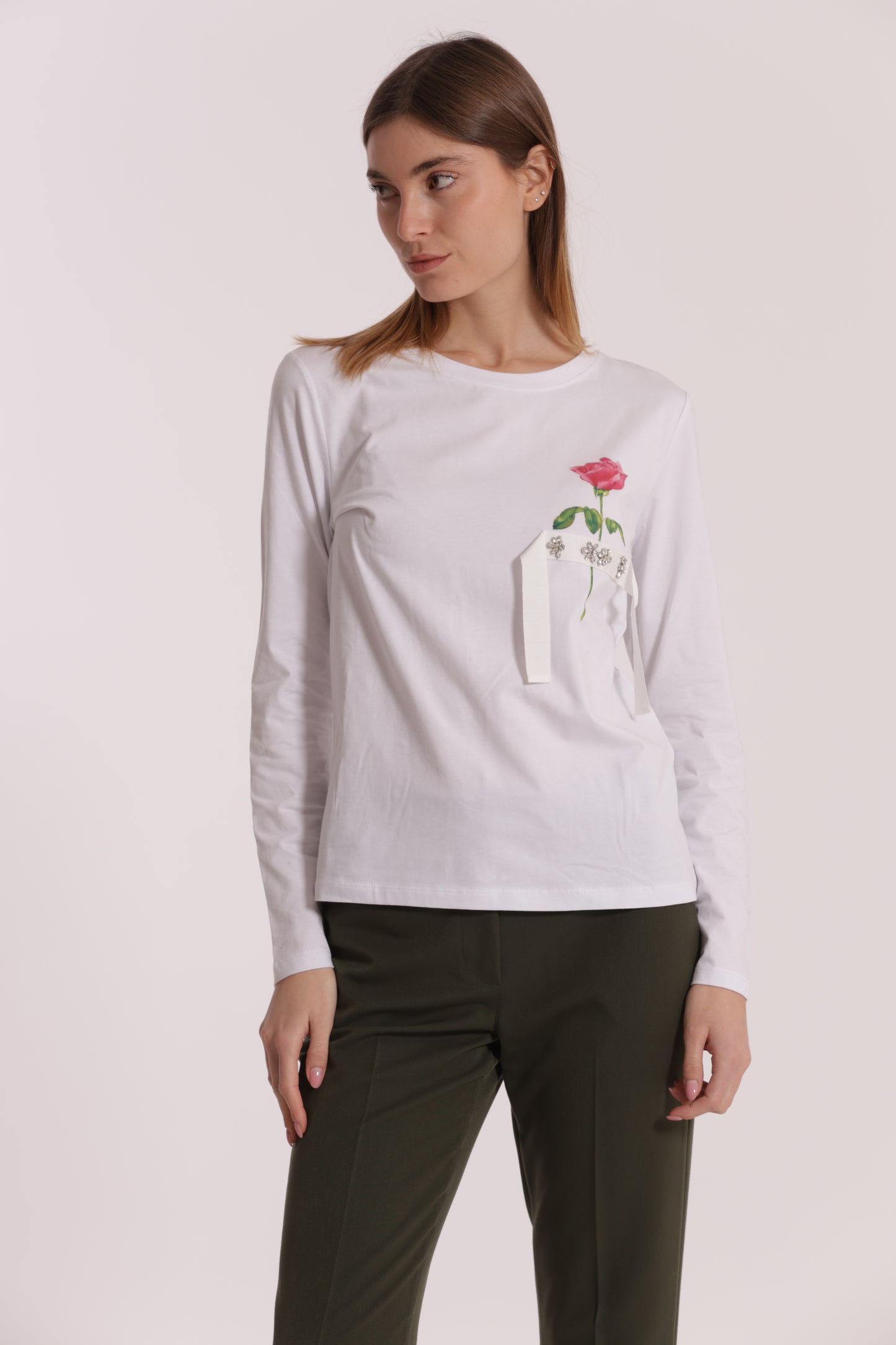 T-SHIRT CON ROSA