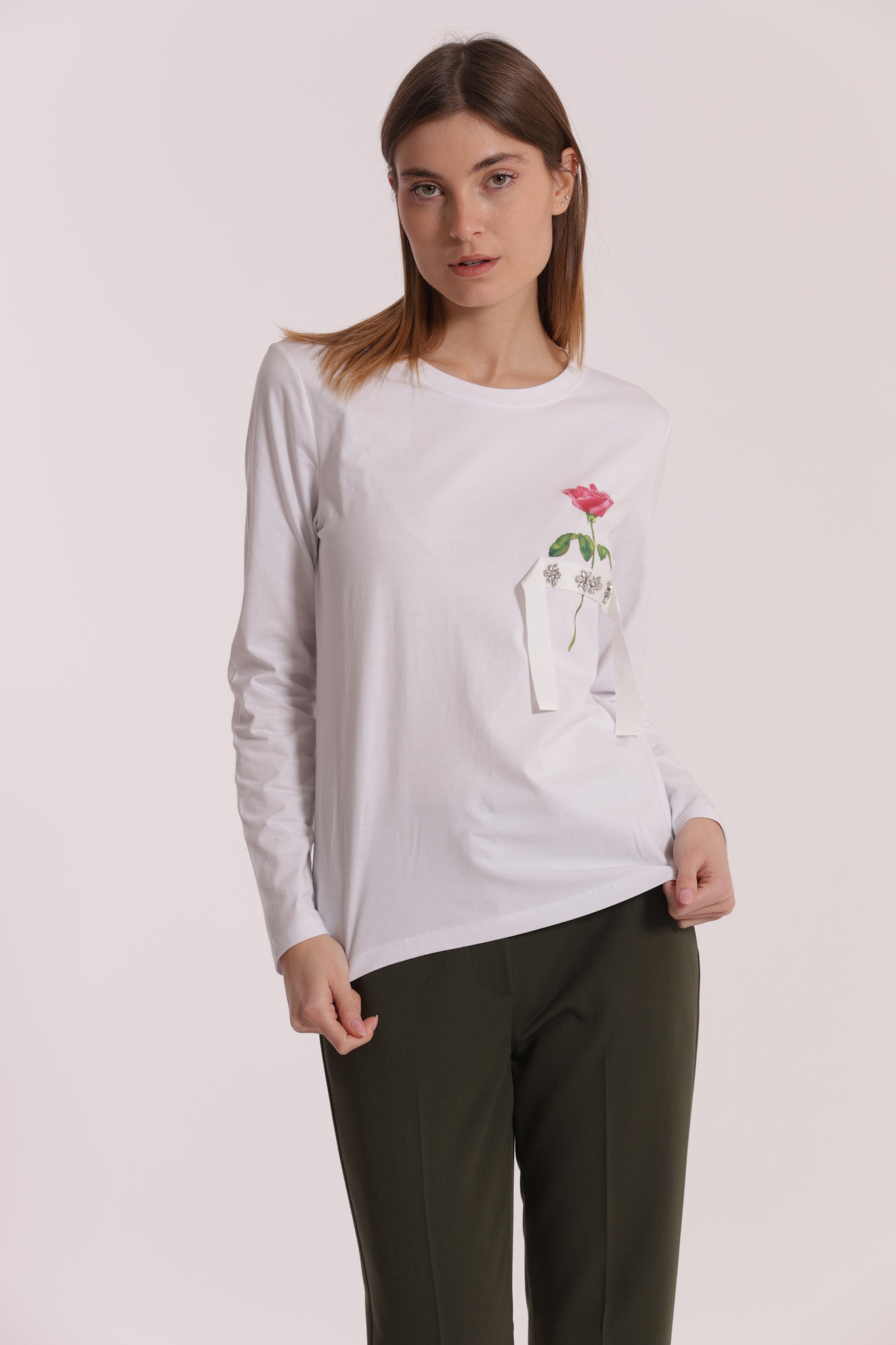 T-SHIRT CON ROSA
