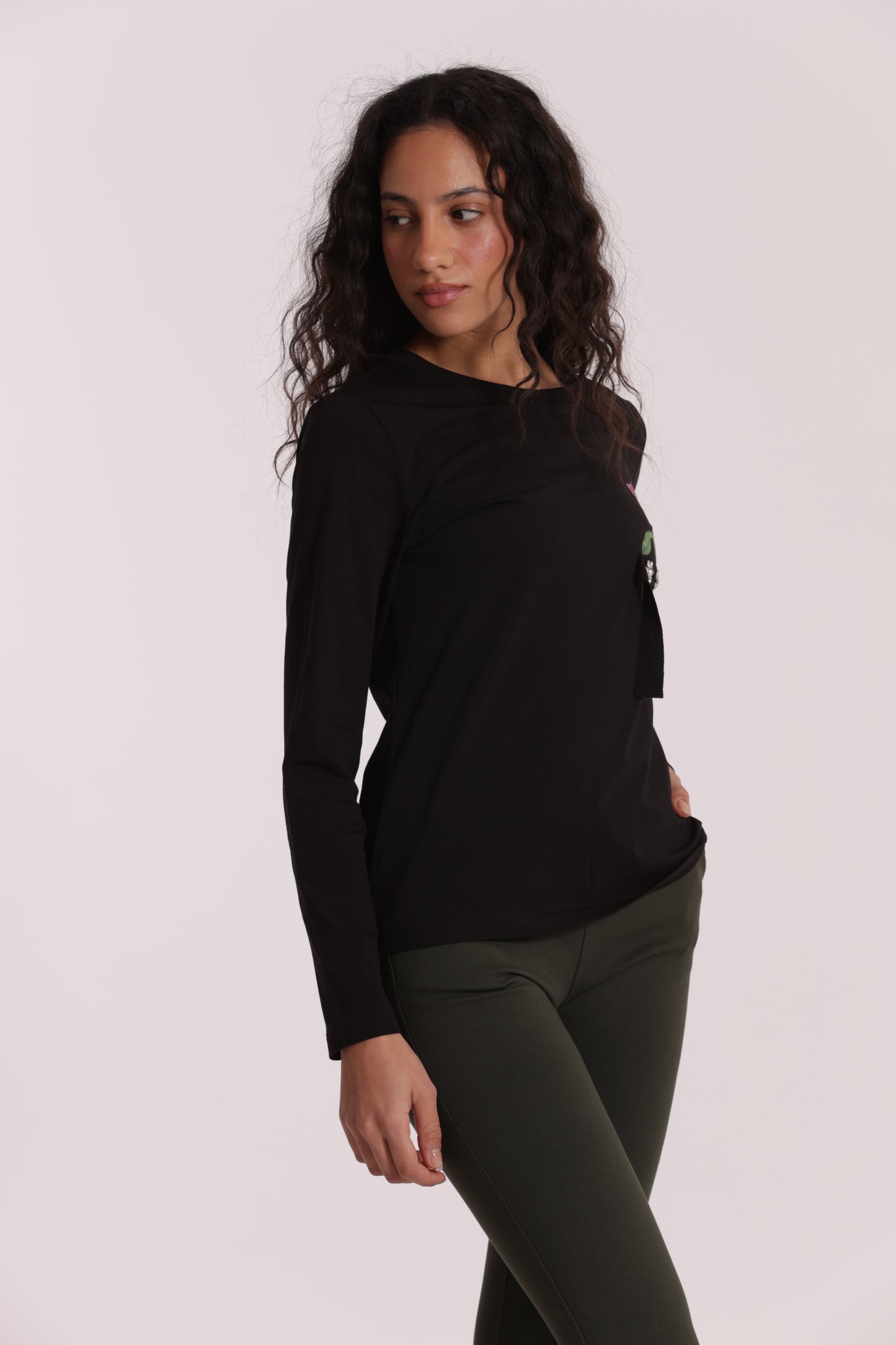 T-SHIRT CON ROSA