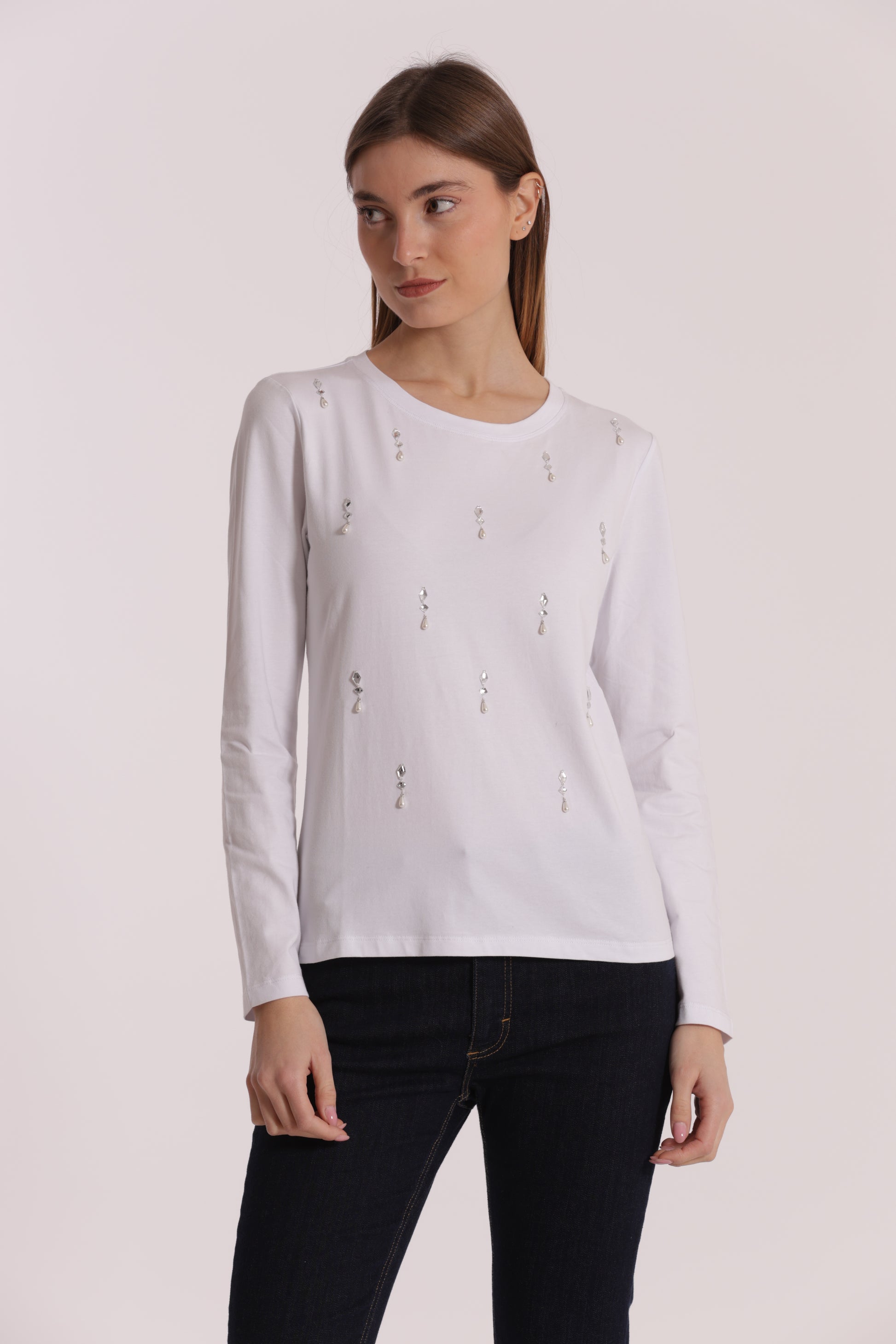 T-SHIRT CON PIOGGIA DI PERLE